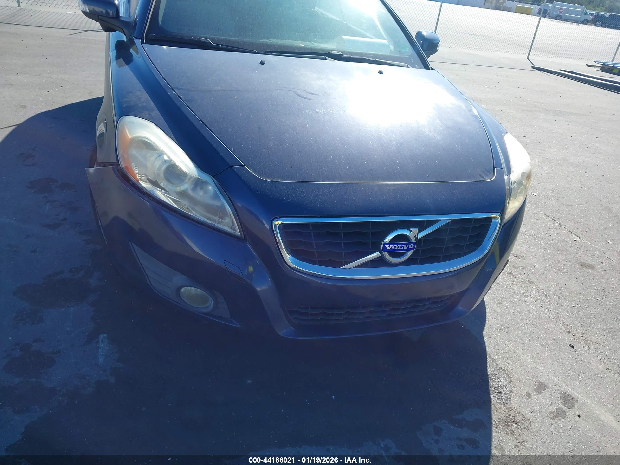 VOLVO C70 image 6