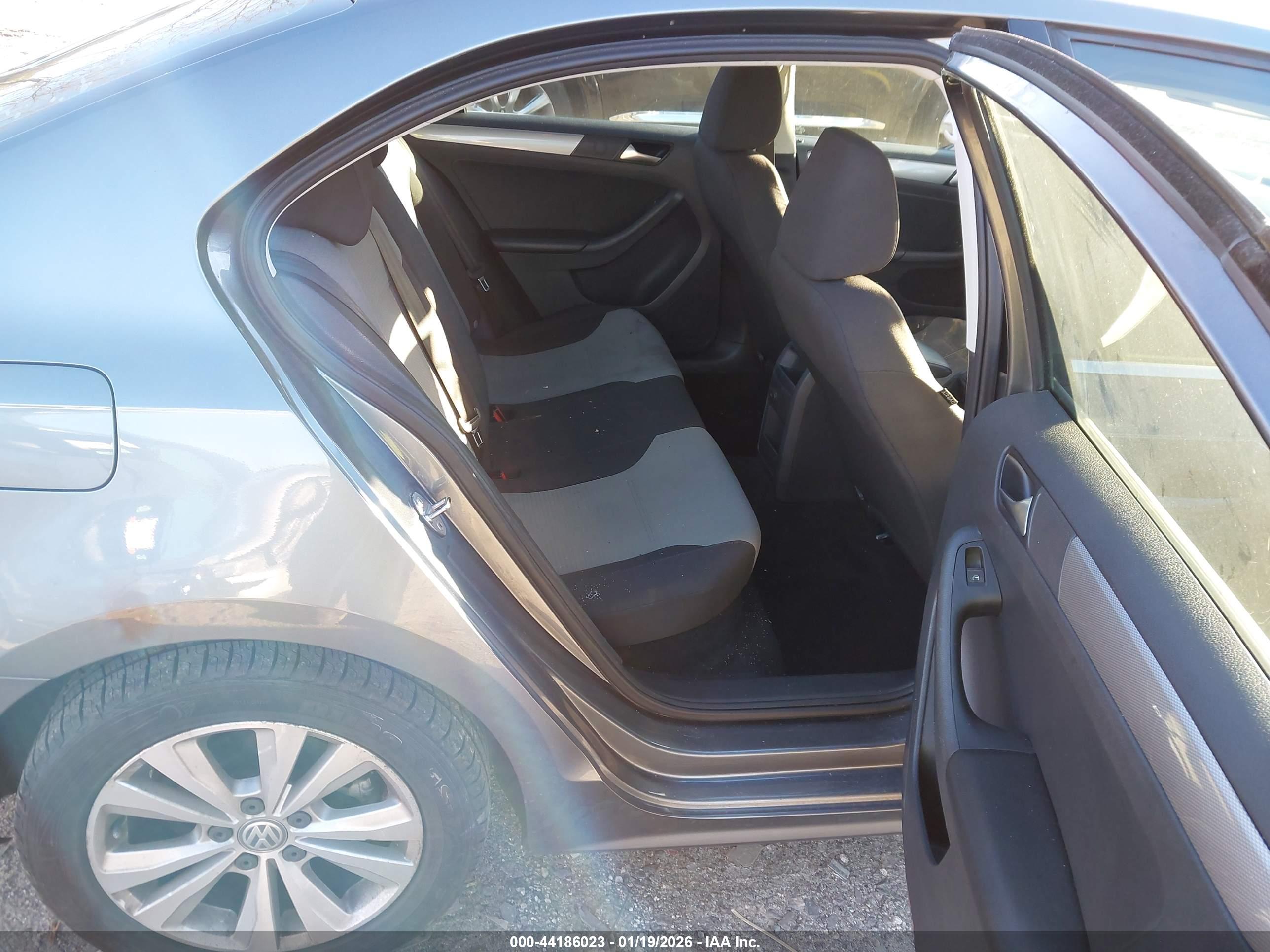 VOLKSWAGEN JETTA image 8