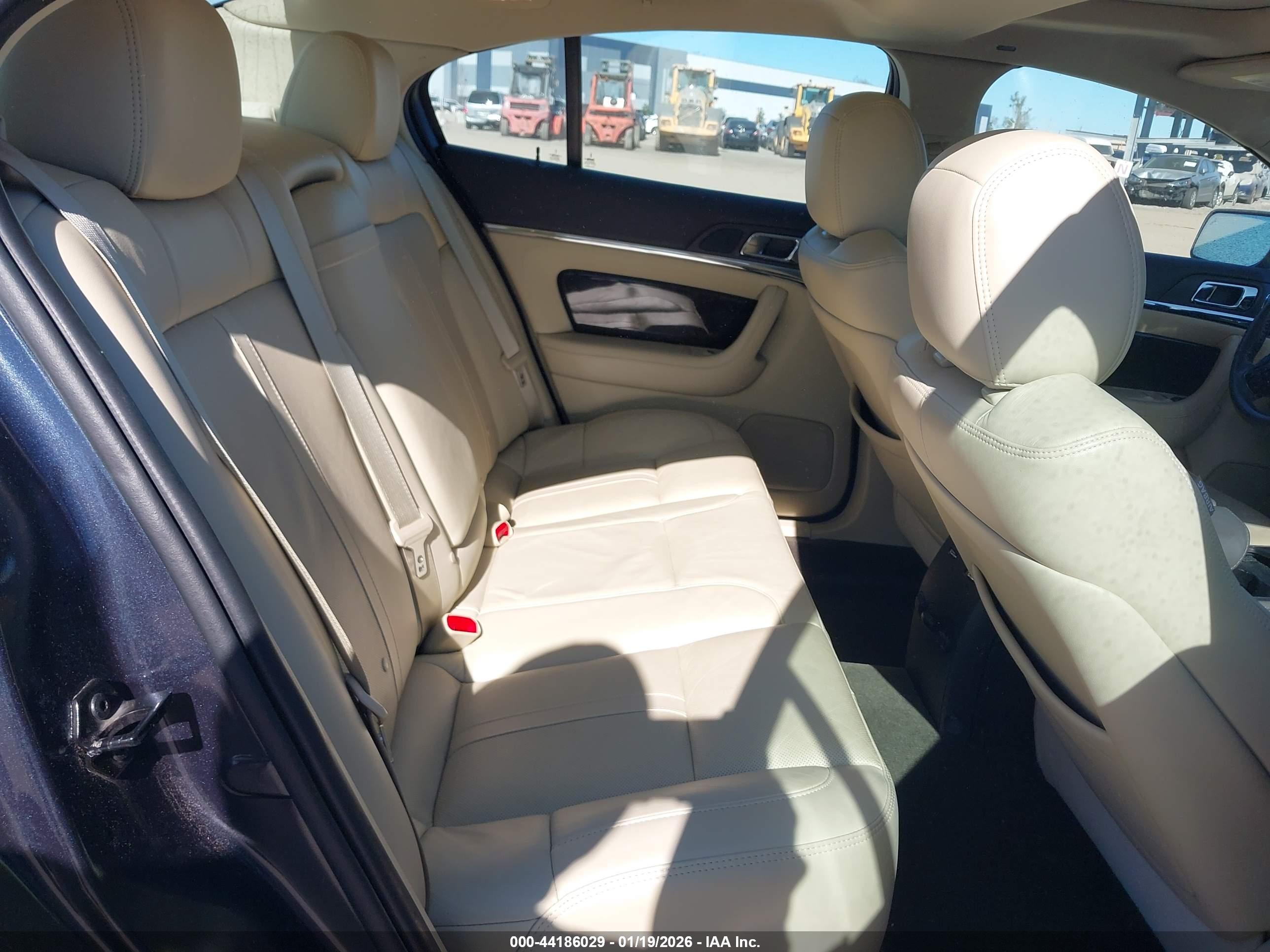 LINCOLN MKS image 8