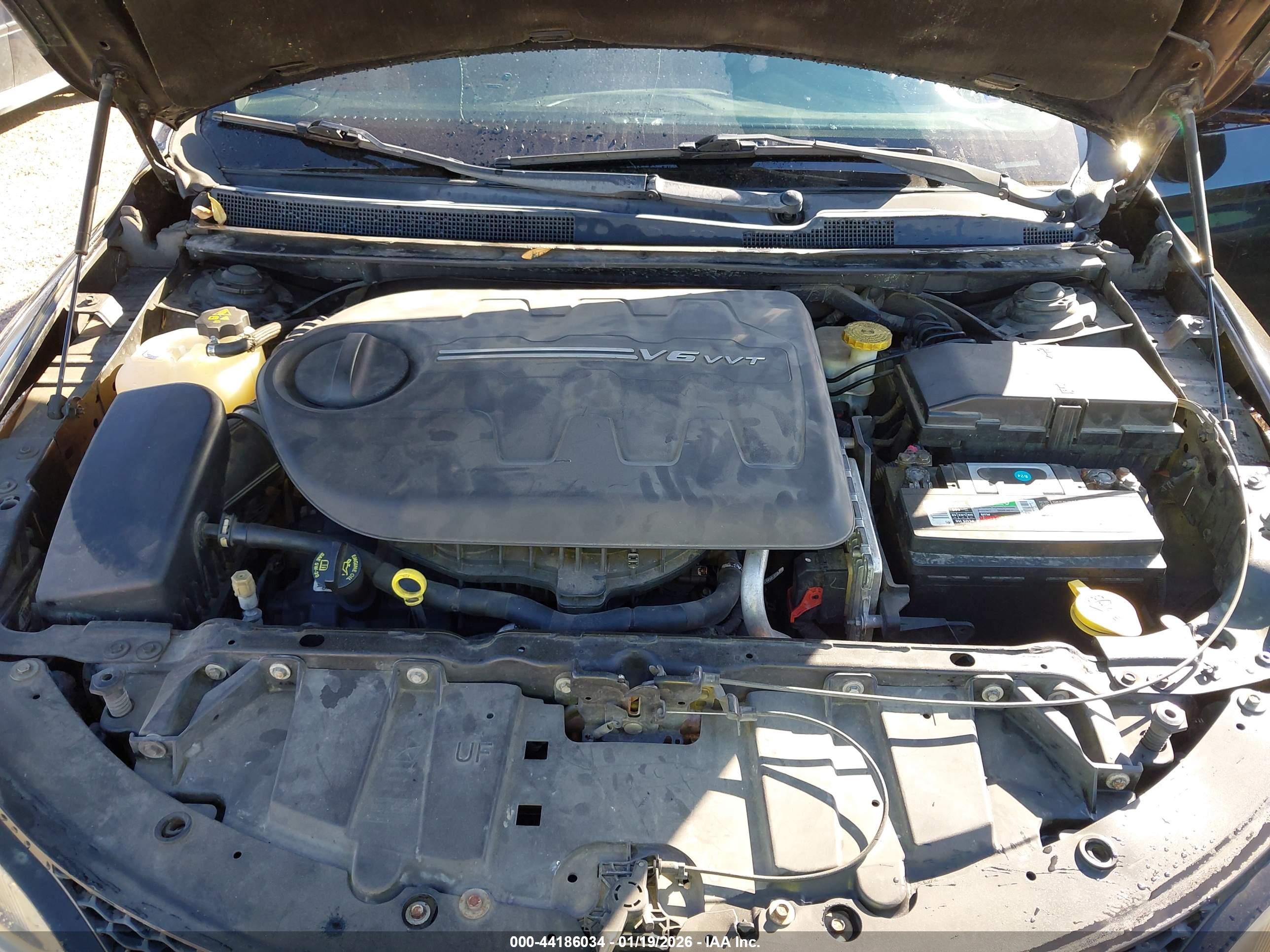 CHRYSLER 200 image 10