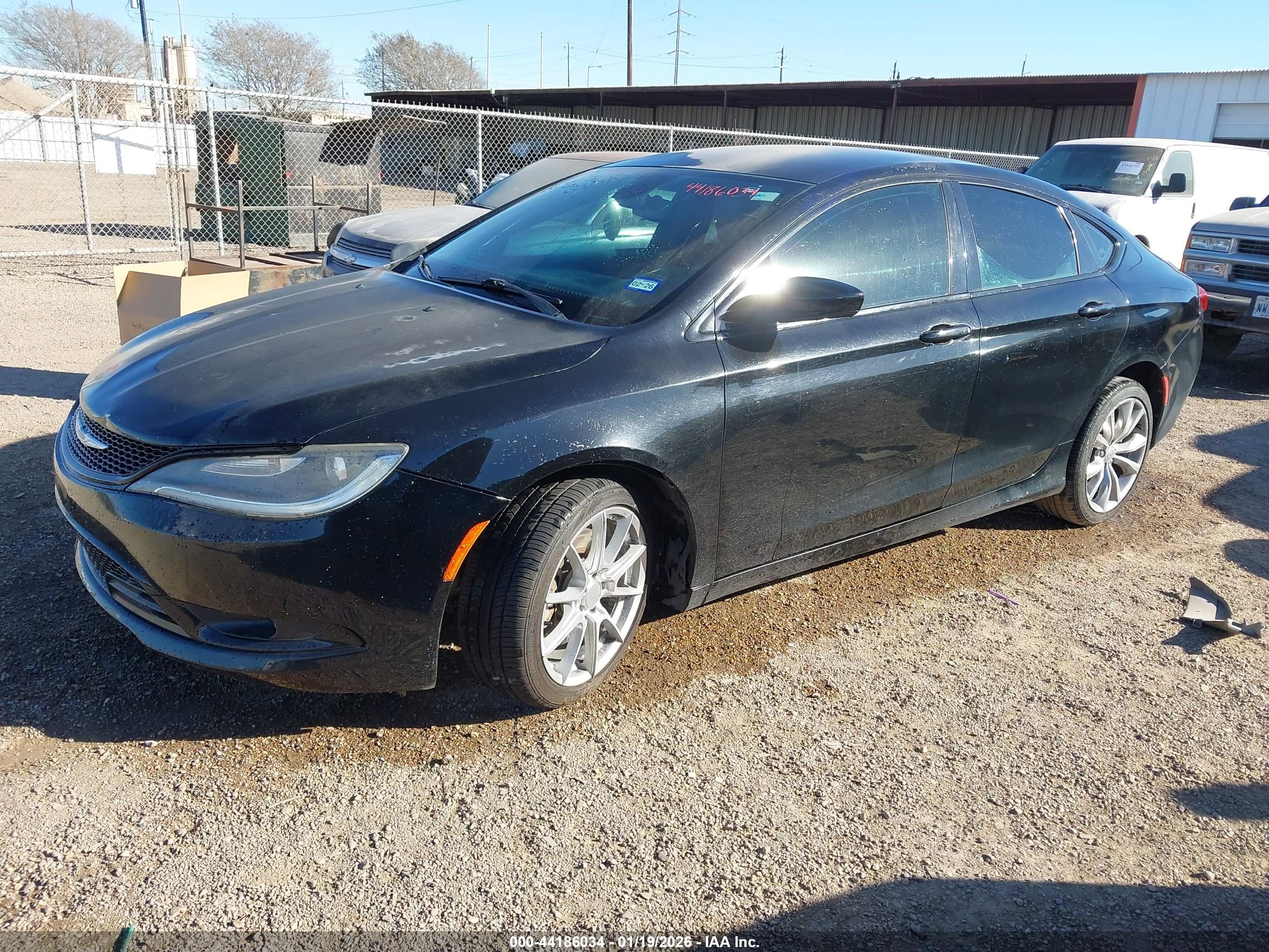CHRYSLER 200 image 2