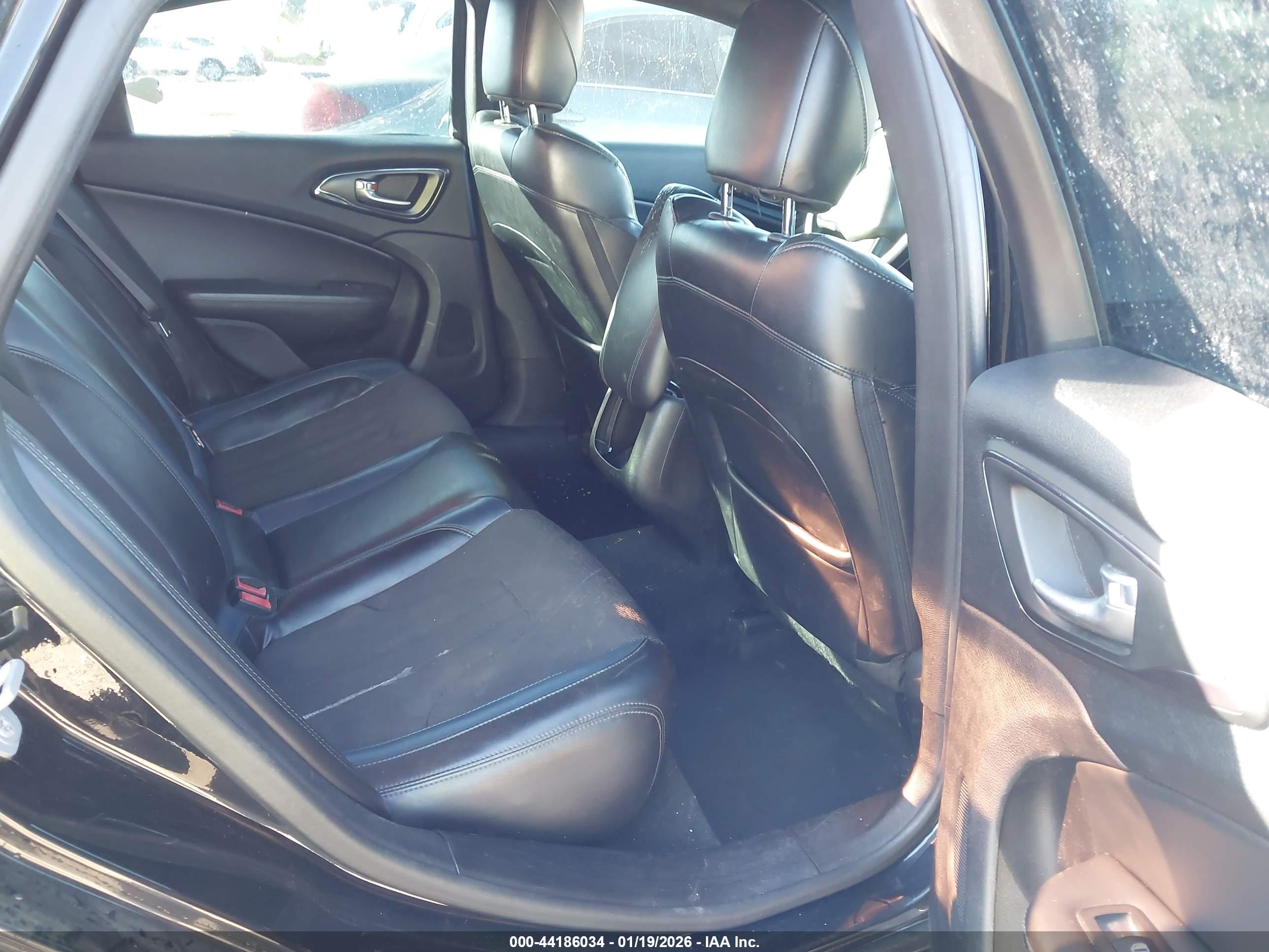 CHRYSLER 200 image 8