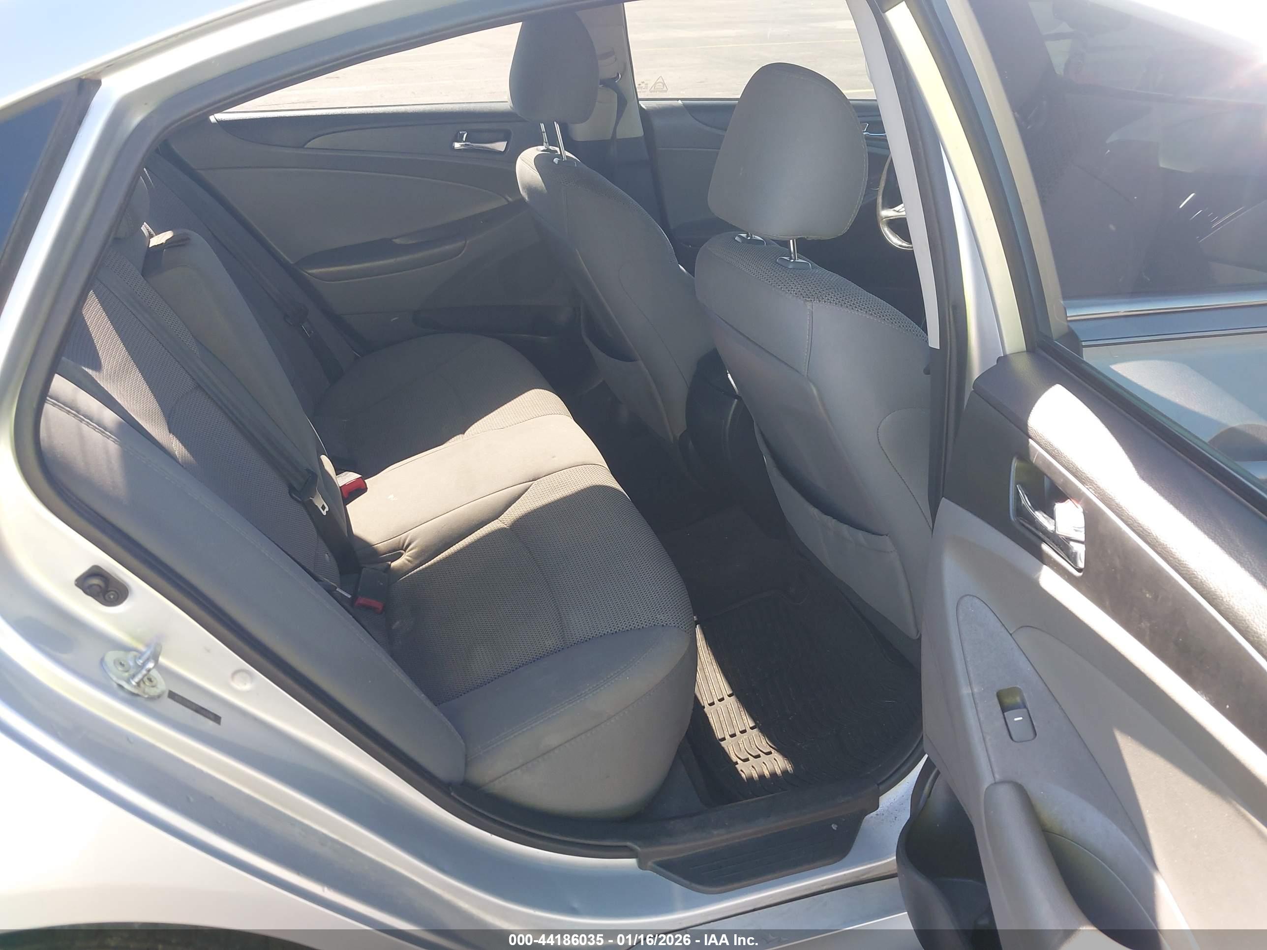 HYUNDAI SONATA image 8