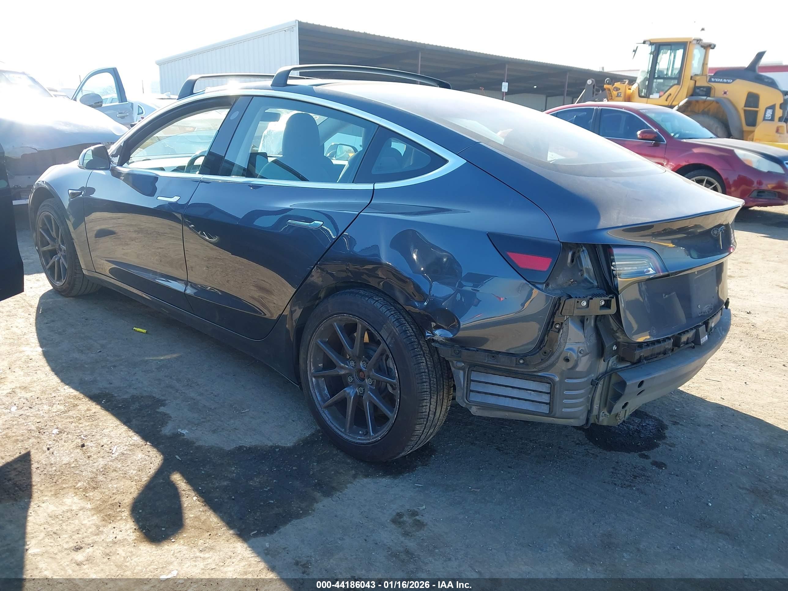 TESLA MODEL image 3