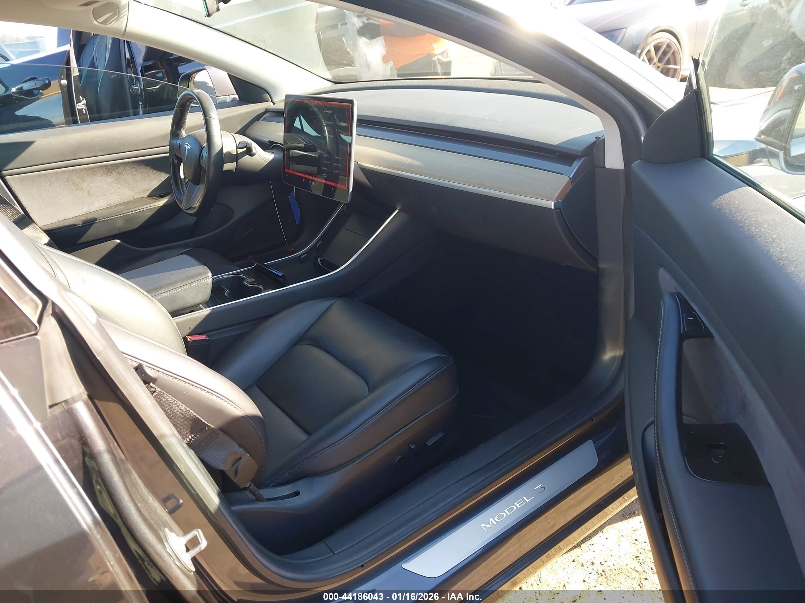TESLA MODEL image 5