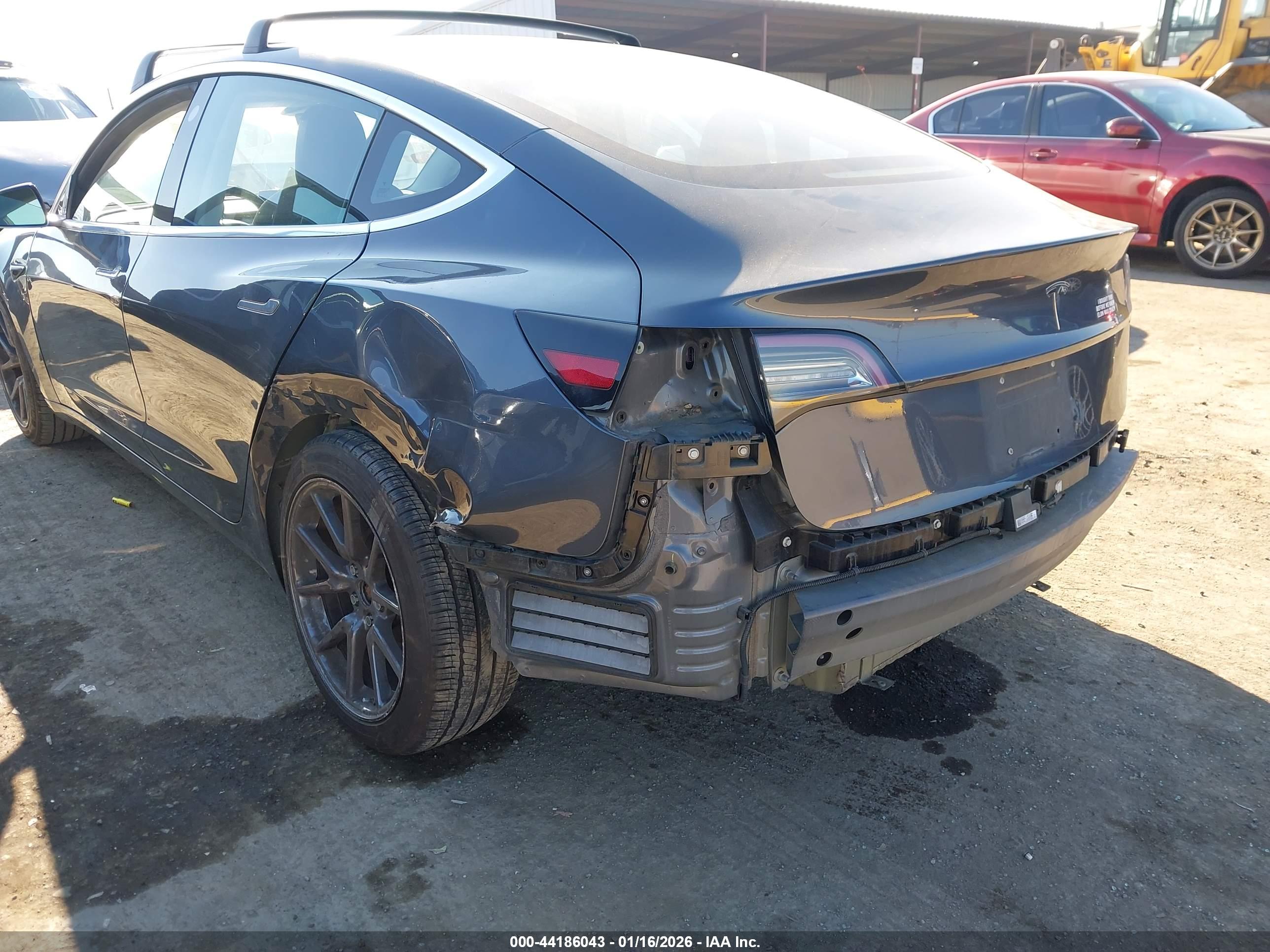 TESLA MODEL image 6