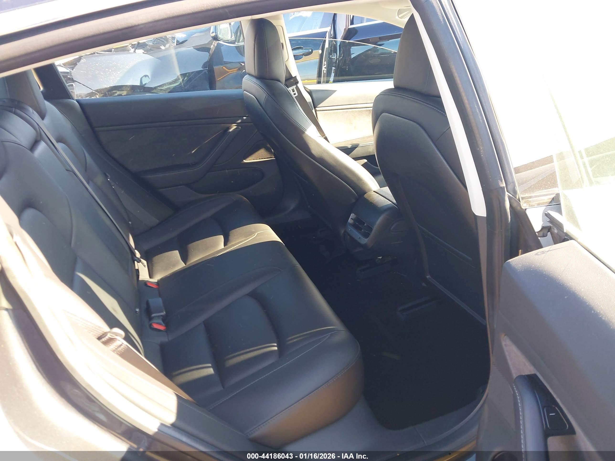 TESLA MODEL image 8