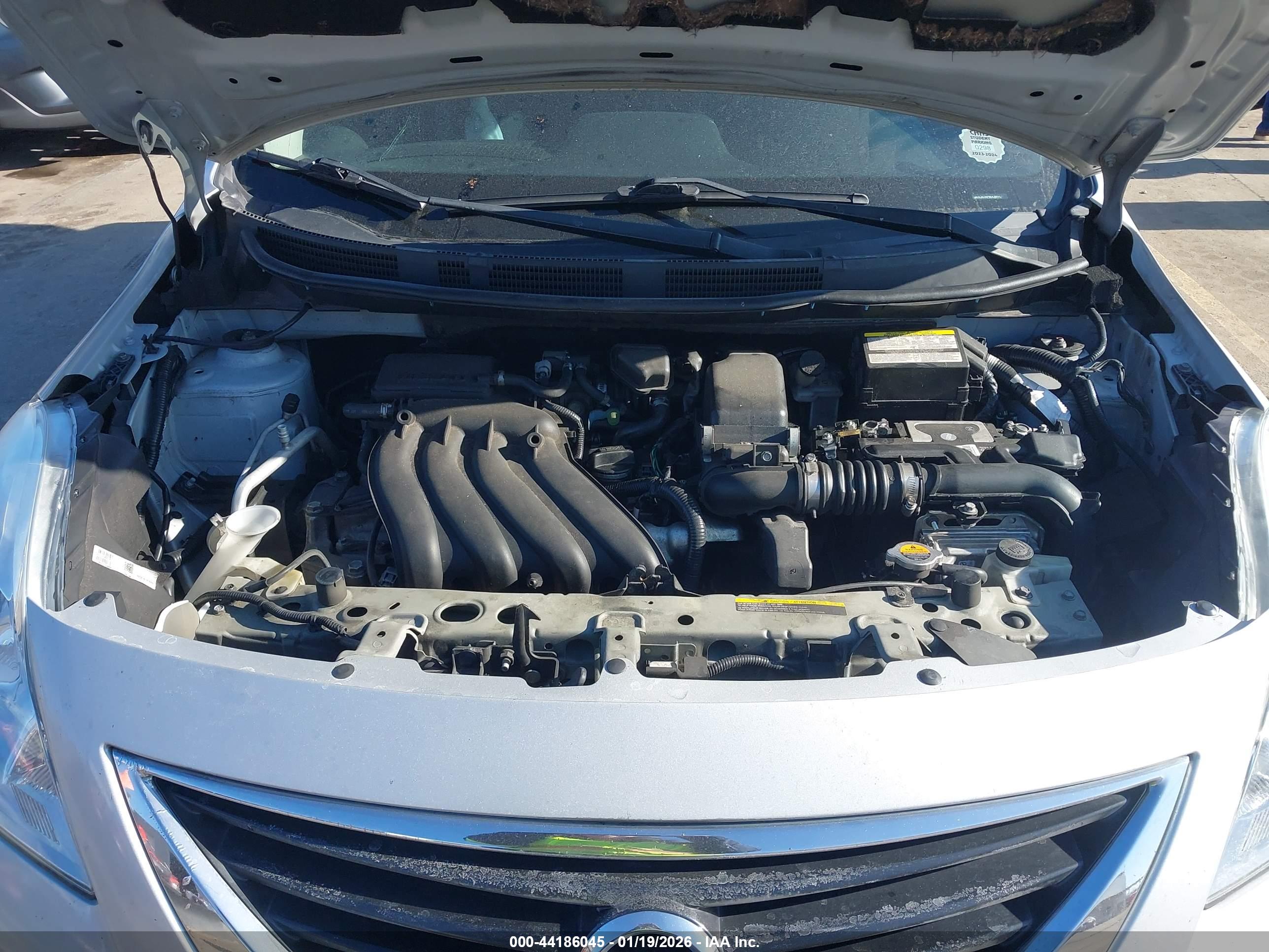NISSAN VERSA image 10