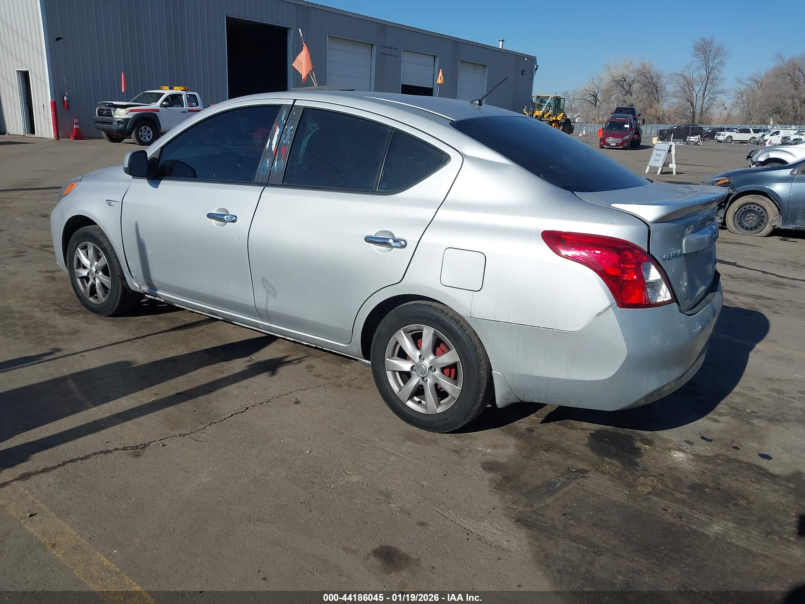 NISSAN VERSA image 3