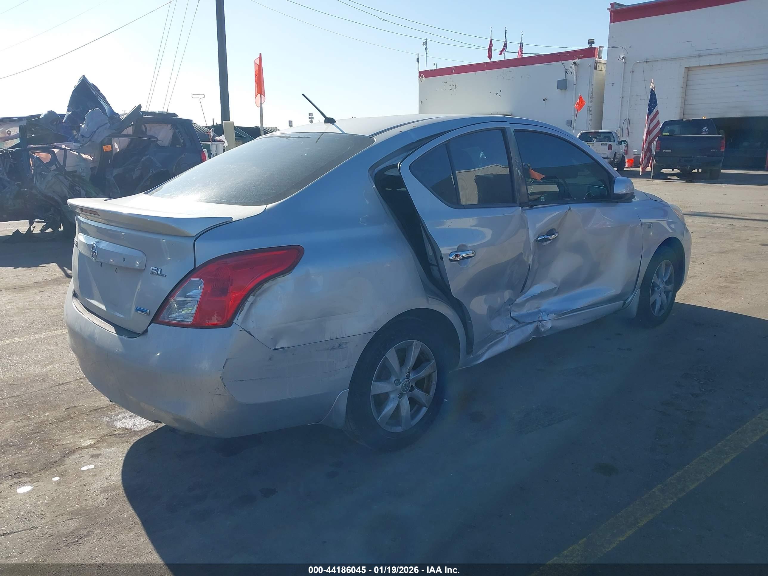 NISSAN VERSA image 4