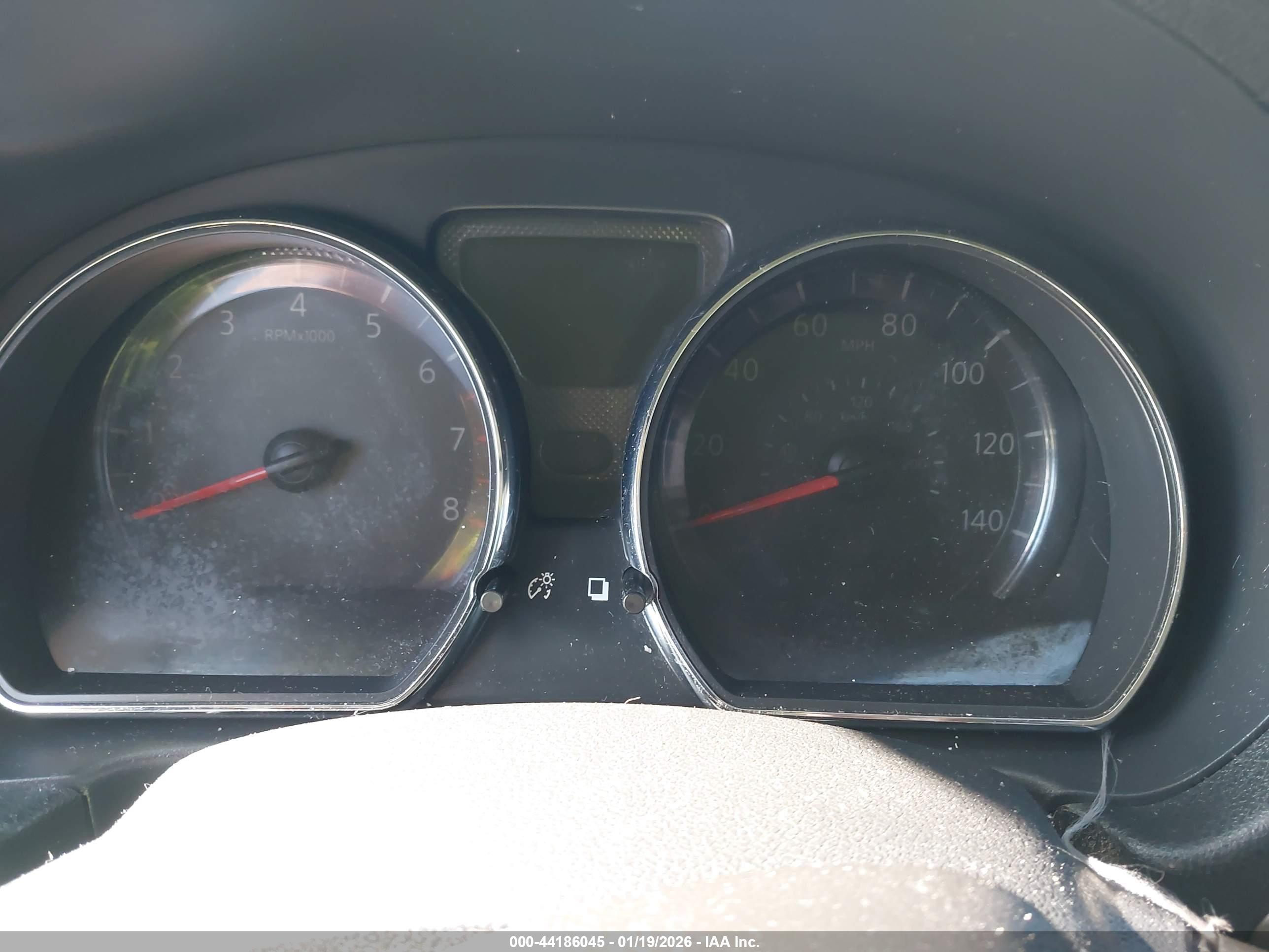 NISSAN VERSA image 7