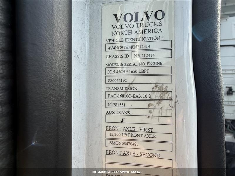 VOLVO VNL image 9