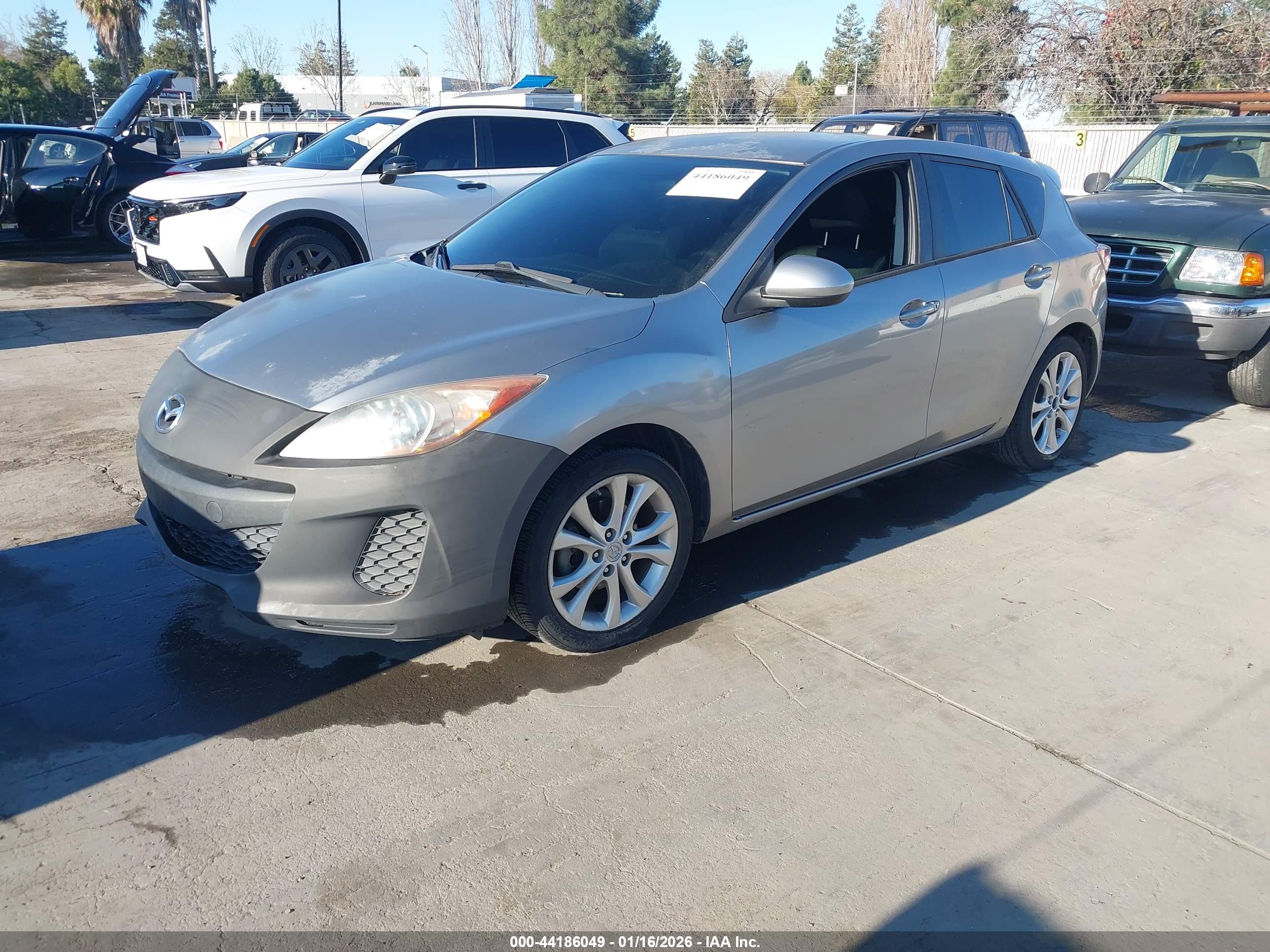MAZDA MAZDA3 image 2