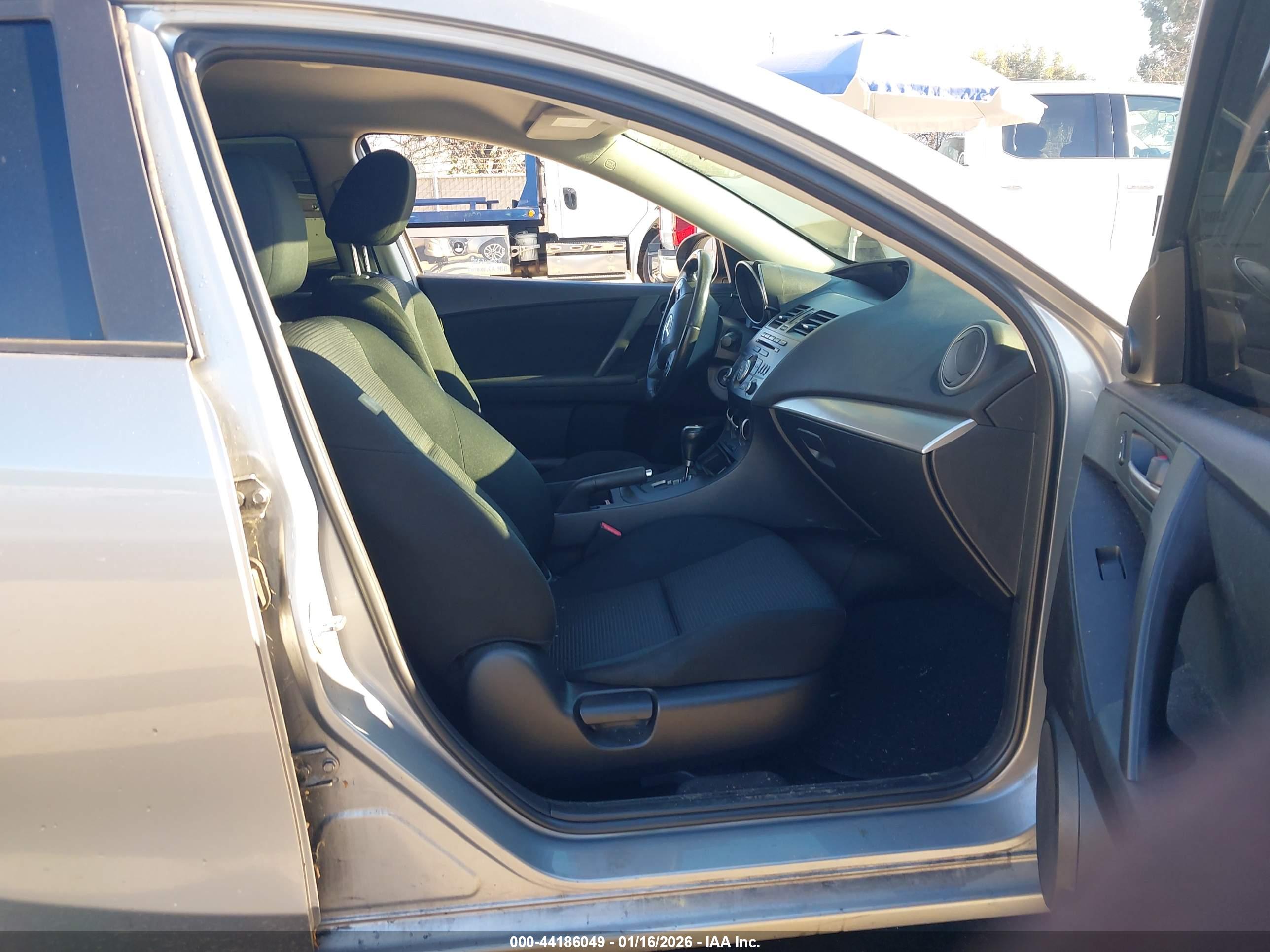 MAZDA MAZDA3 image 5