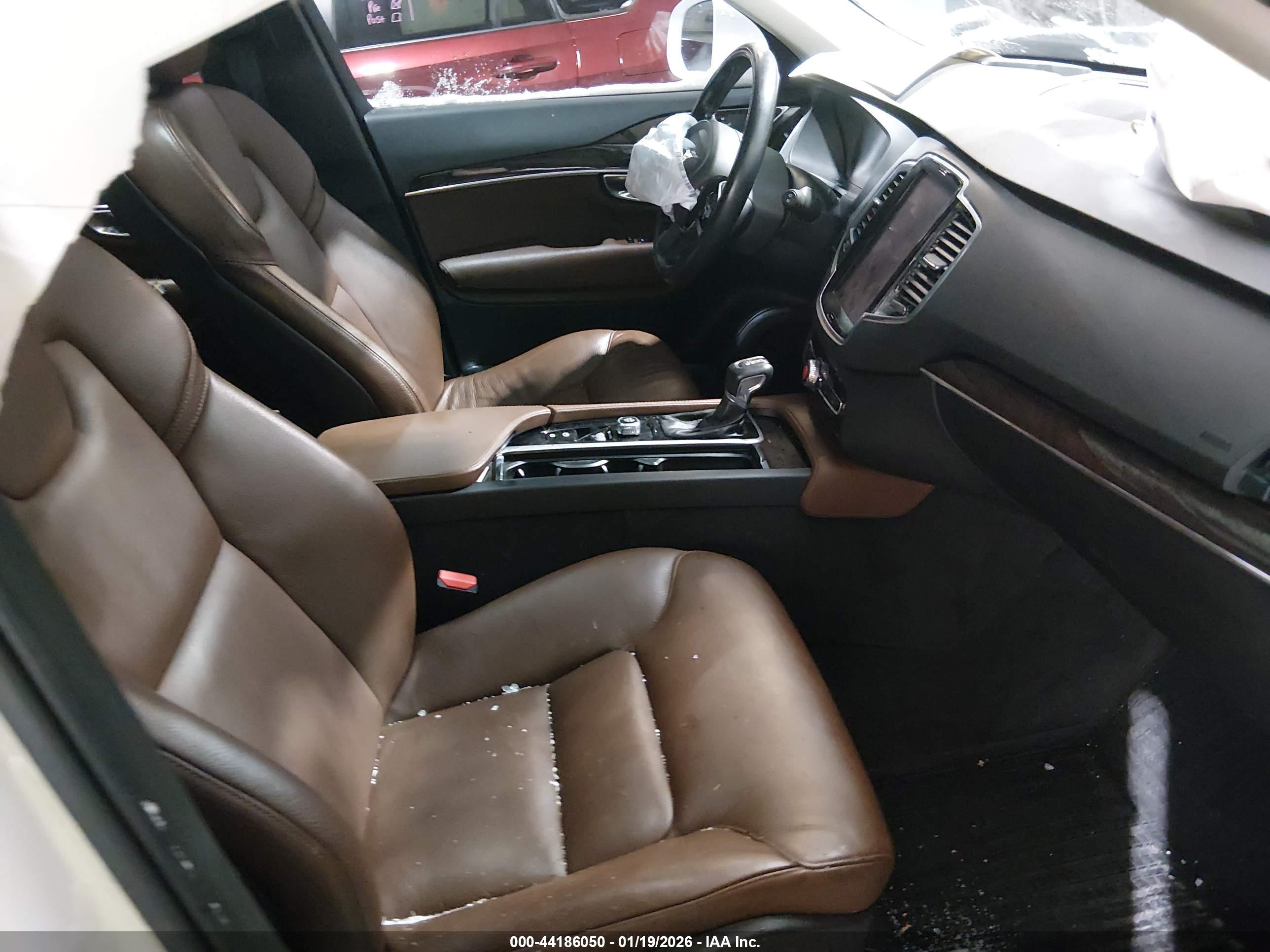 VOLVO XC90 image 5