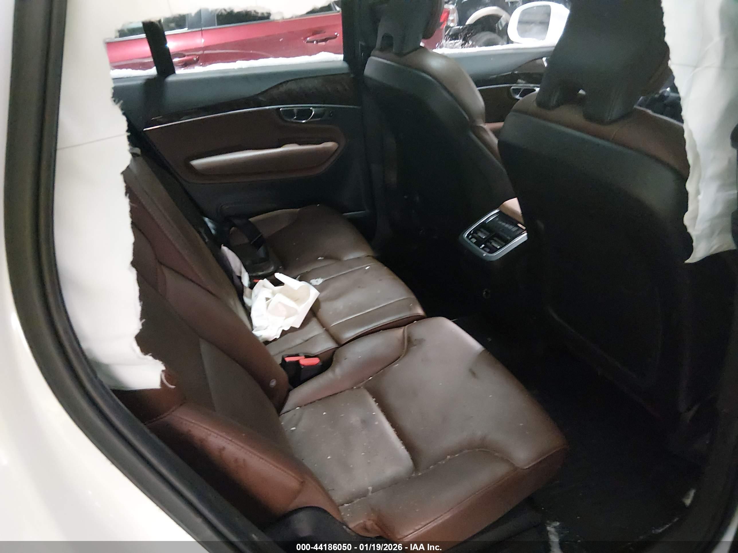 VOLVO XC90 image 8