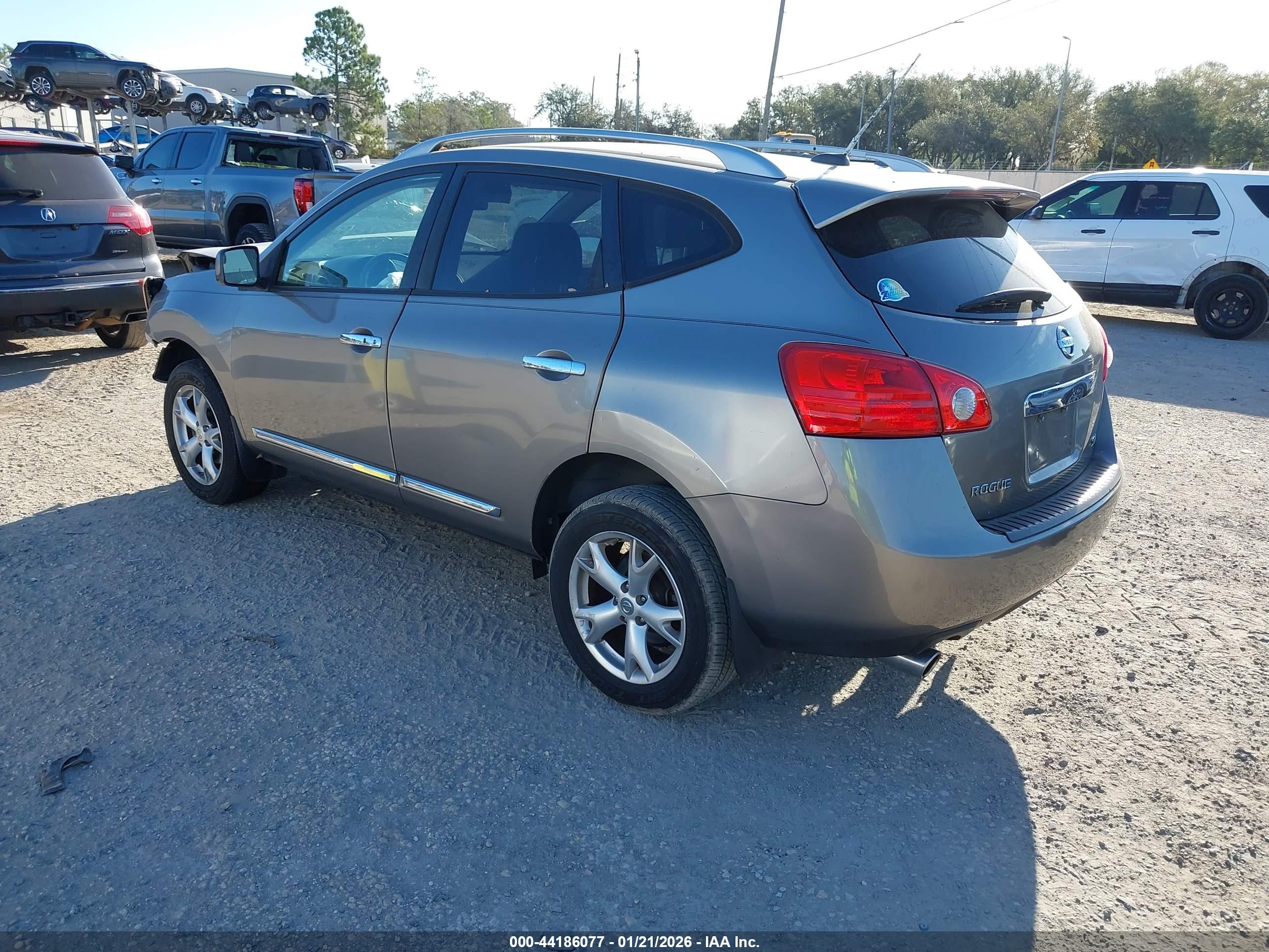 NISSAN ROGUE image 3