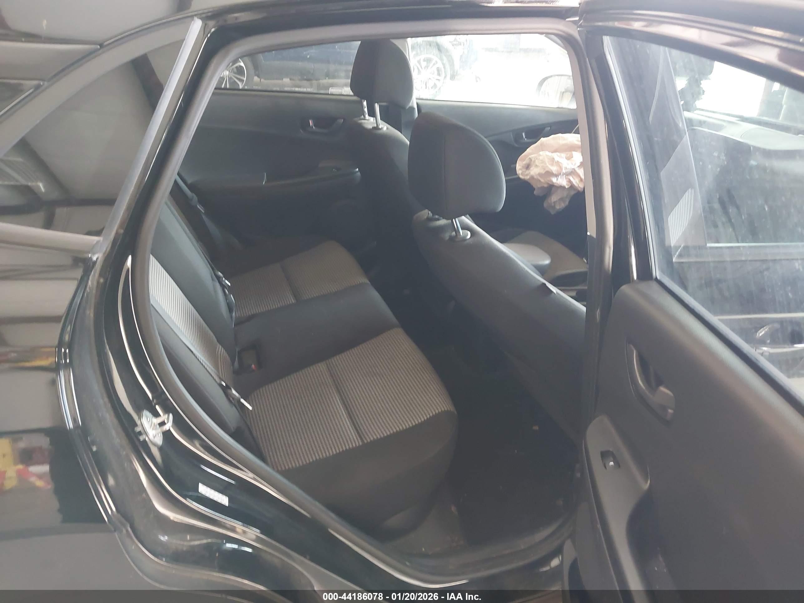 HYUNDAI KONA image 8
