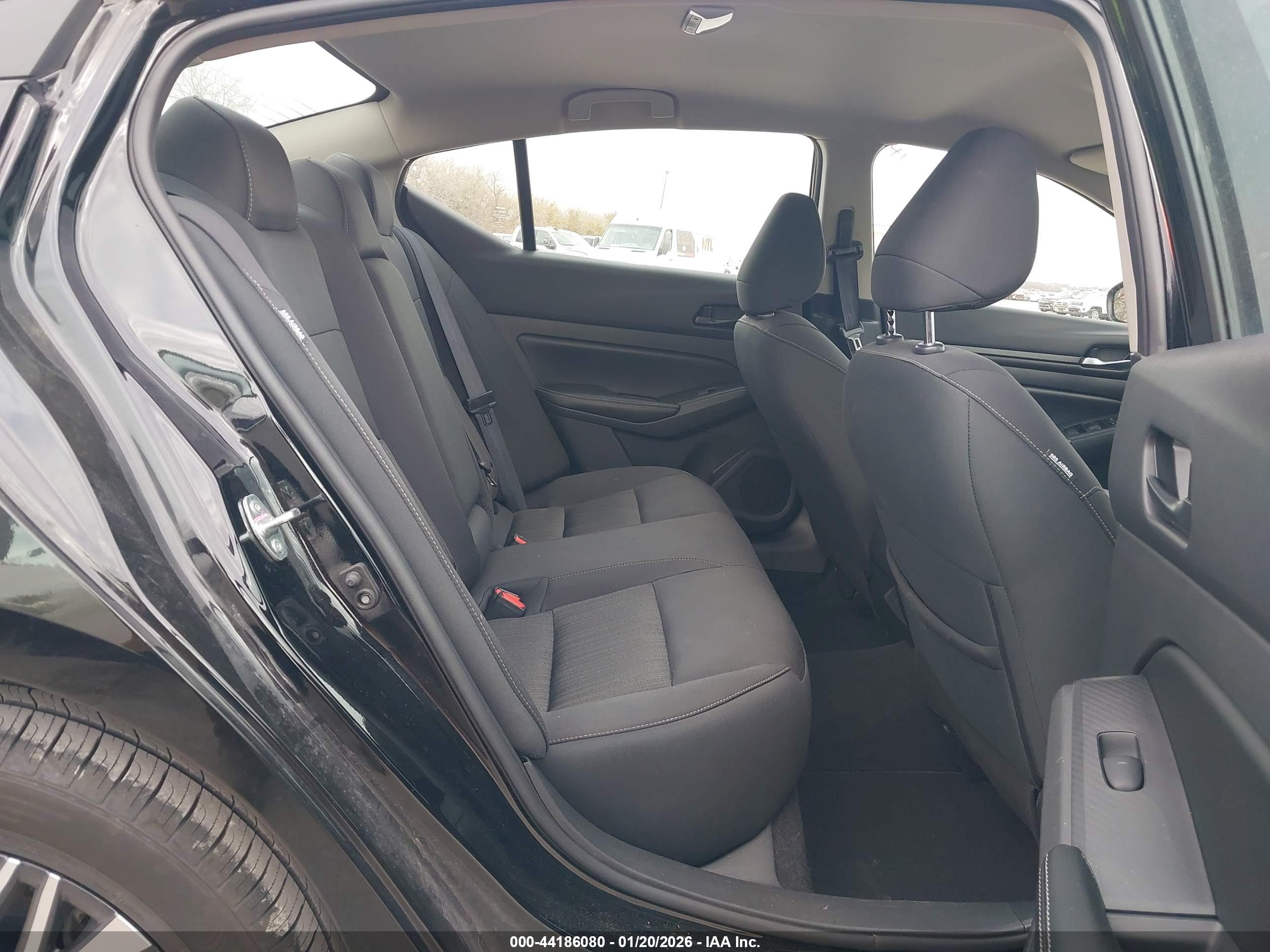 NISSAN ALTIMA image 8