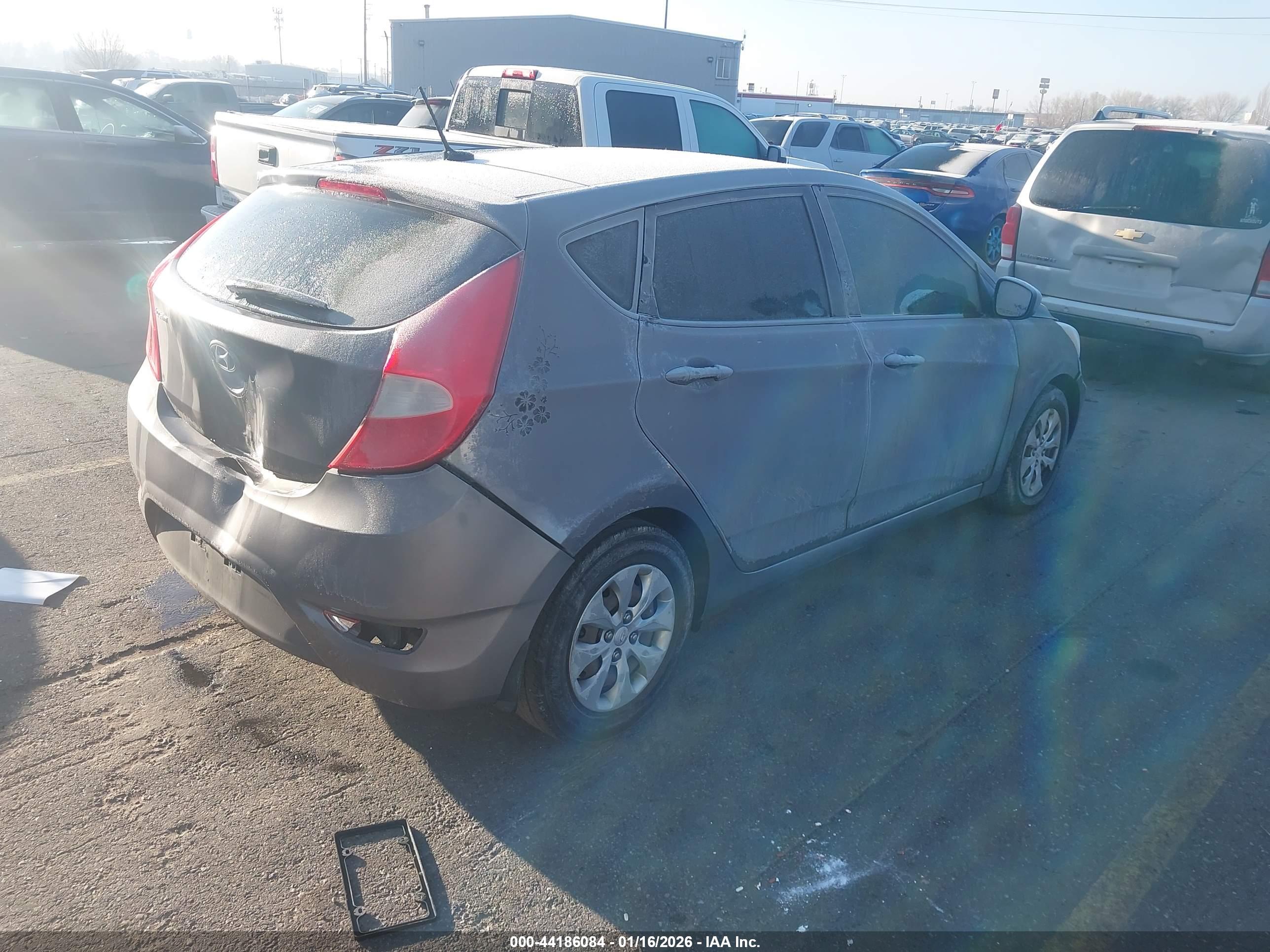 HYUNDAI ACCENT image 4