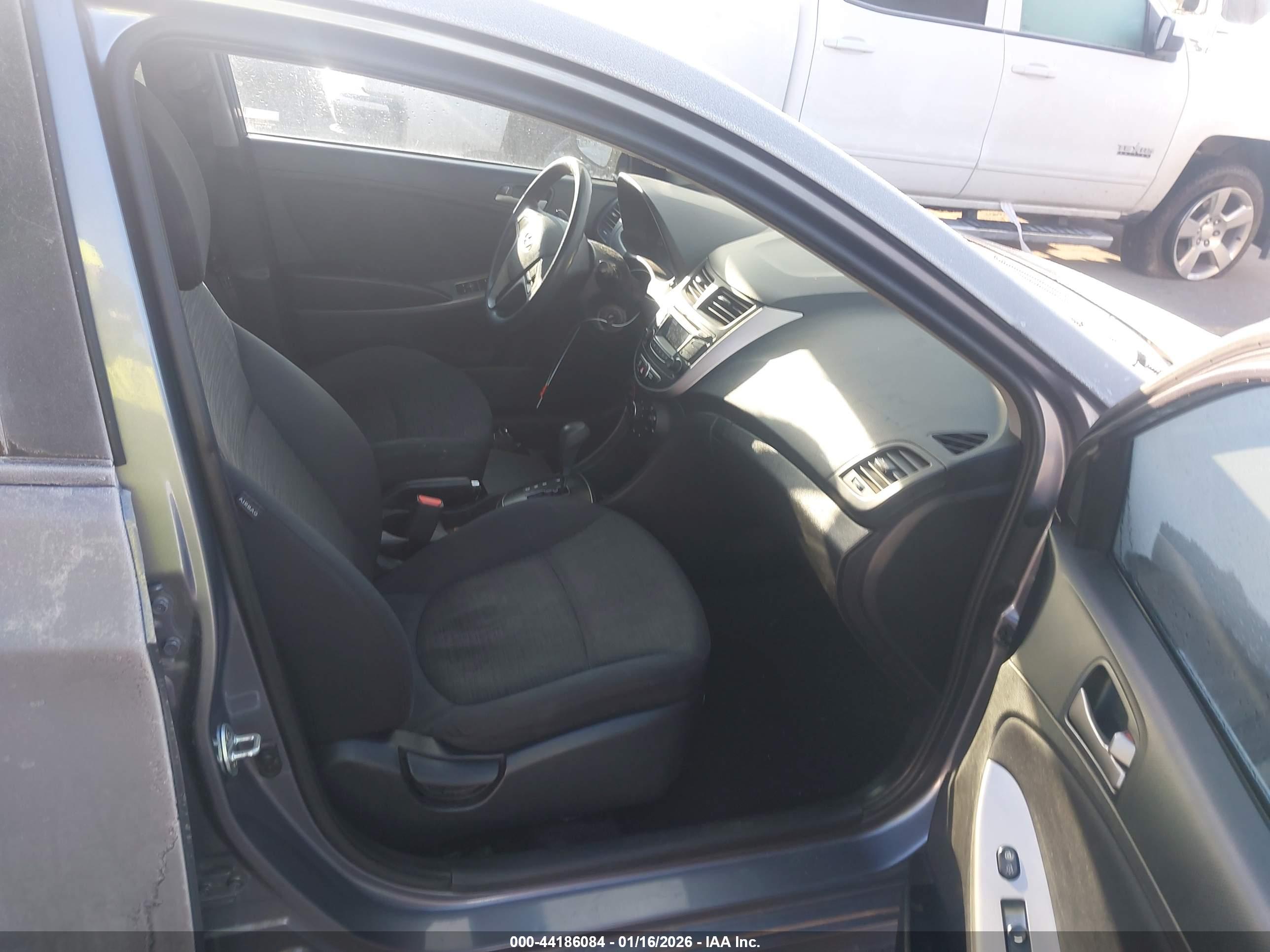 HYUNDAI ACCENT image 5