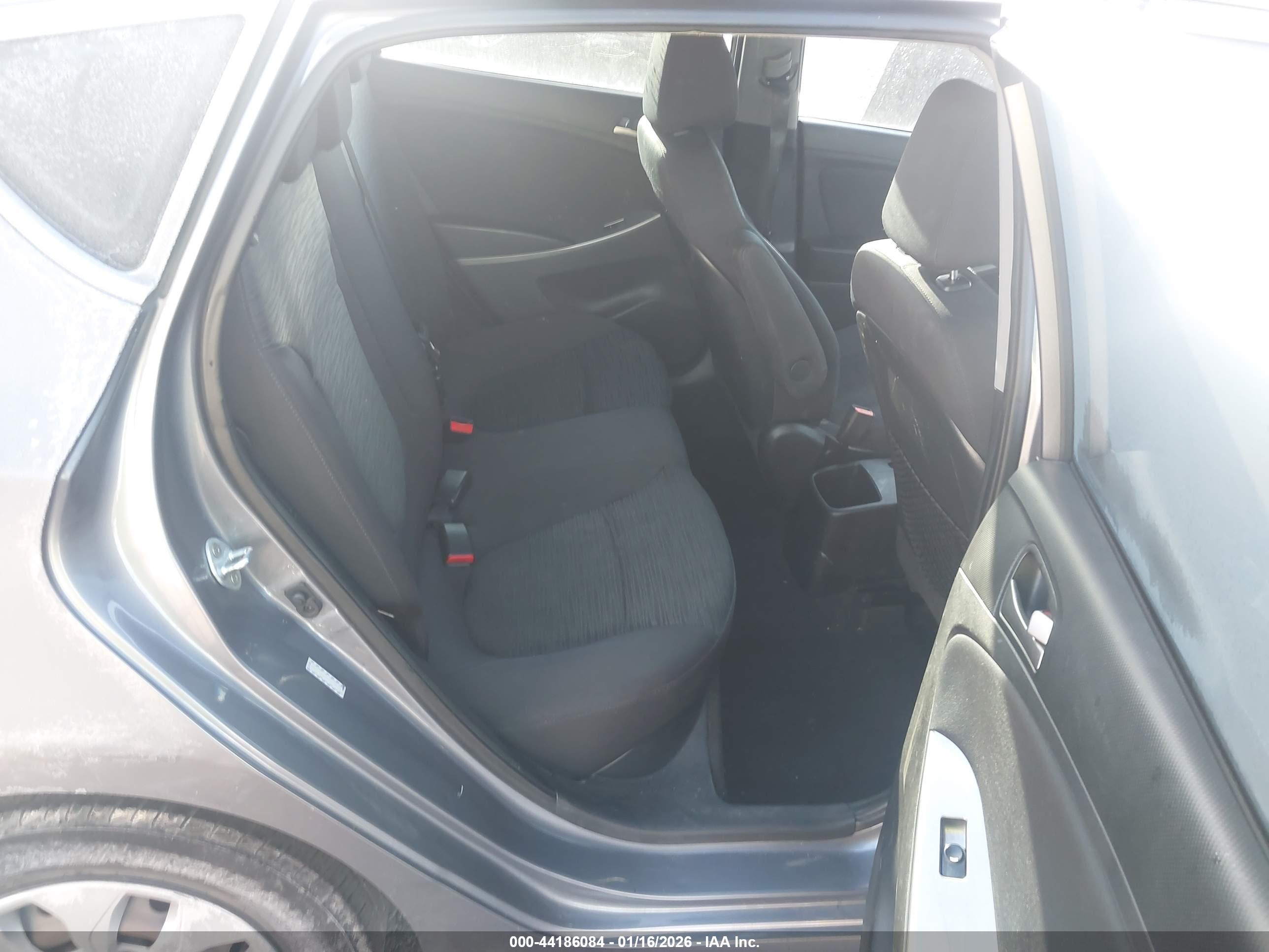 HYUNDAI ACCENT image 8
