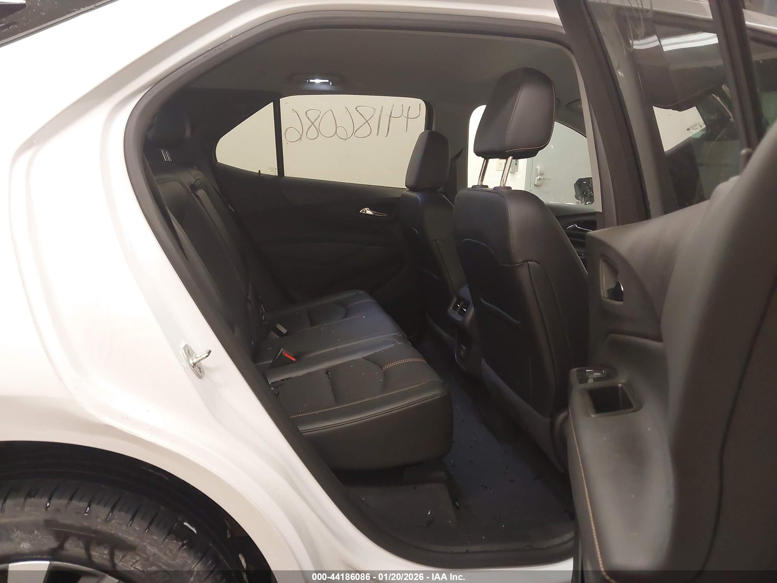 CHEVROLET EQUINOX image 8