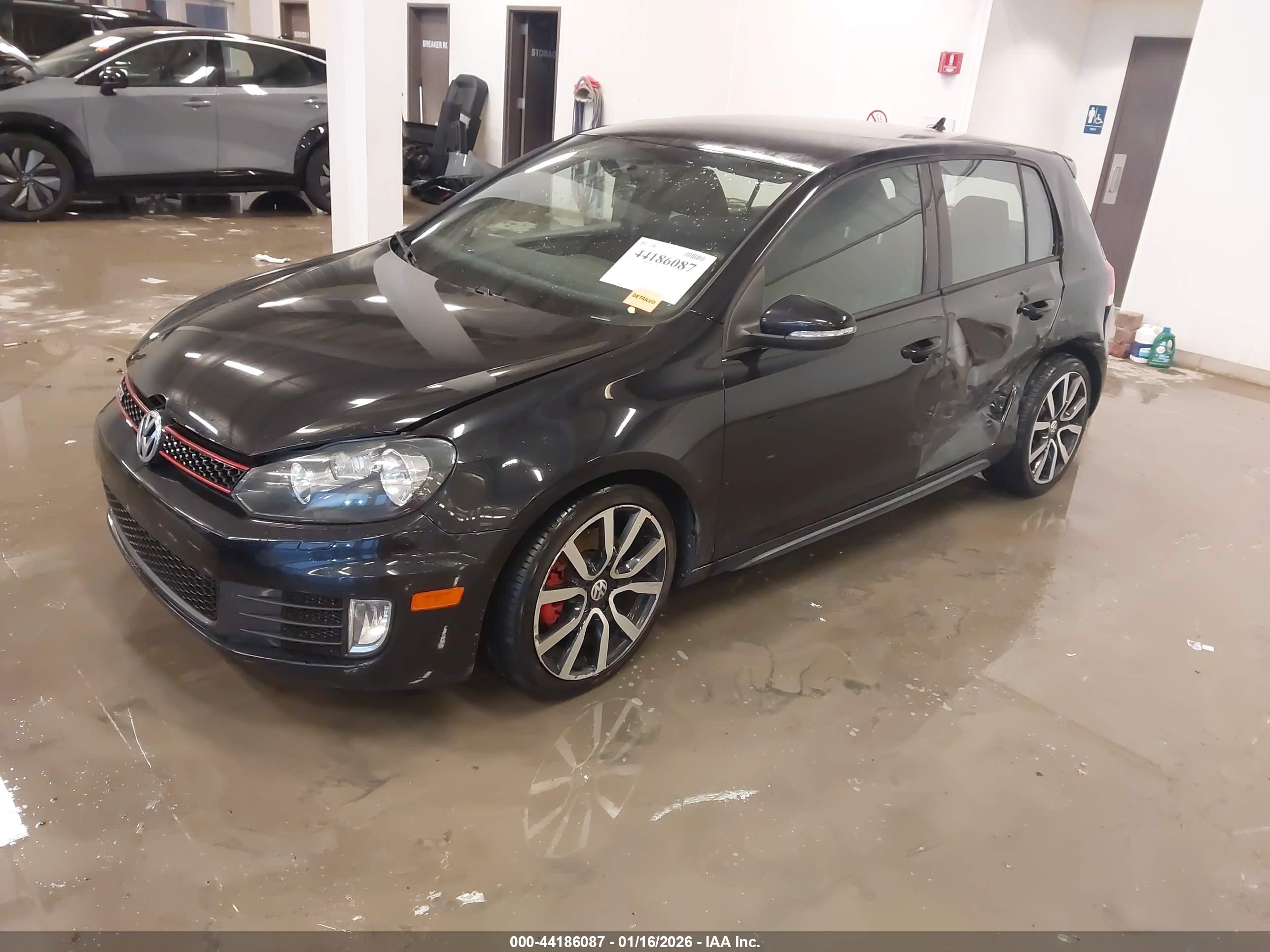 VOLKSWAGEN GTI image 2