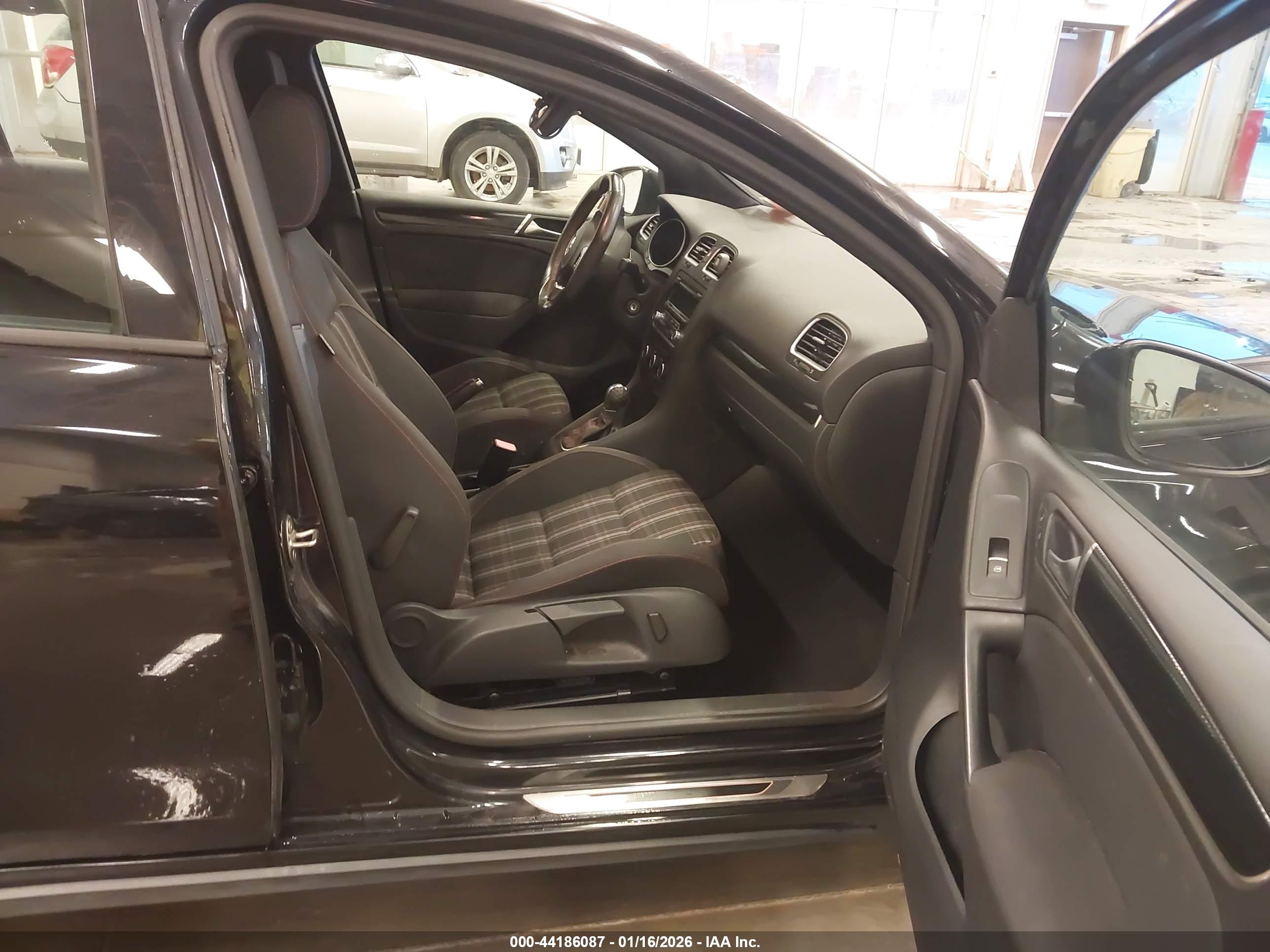 VOLKSWAGEN GTI image 5
