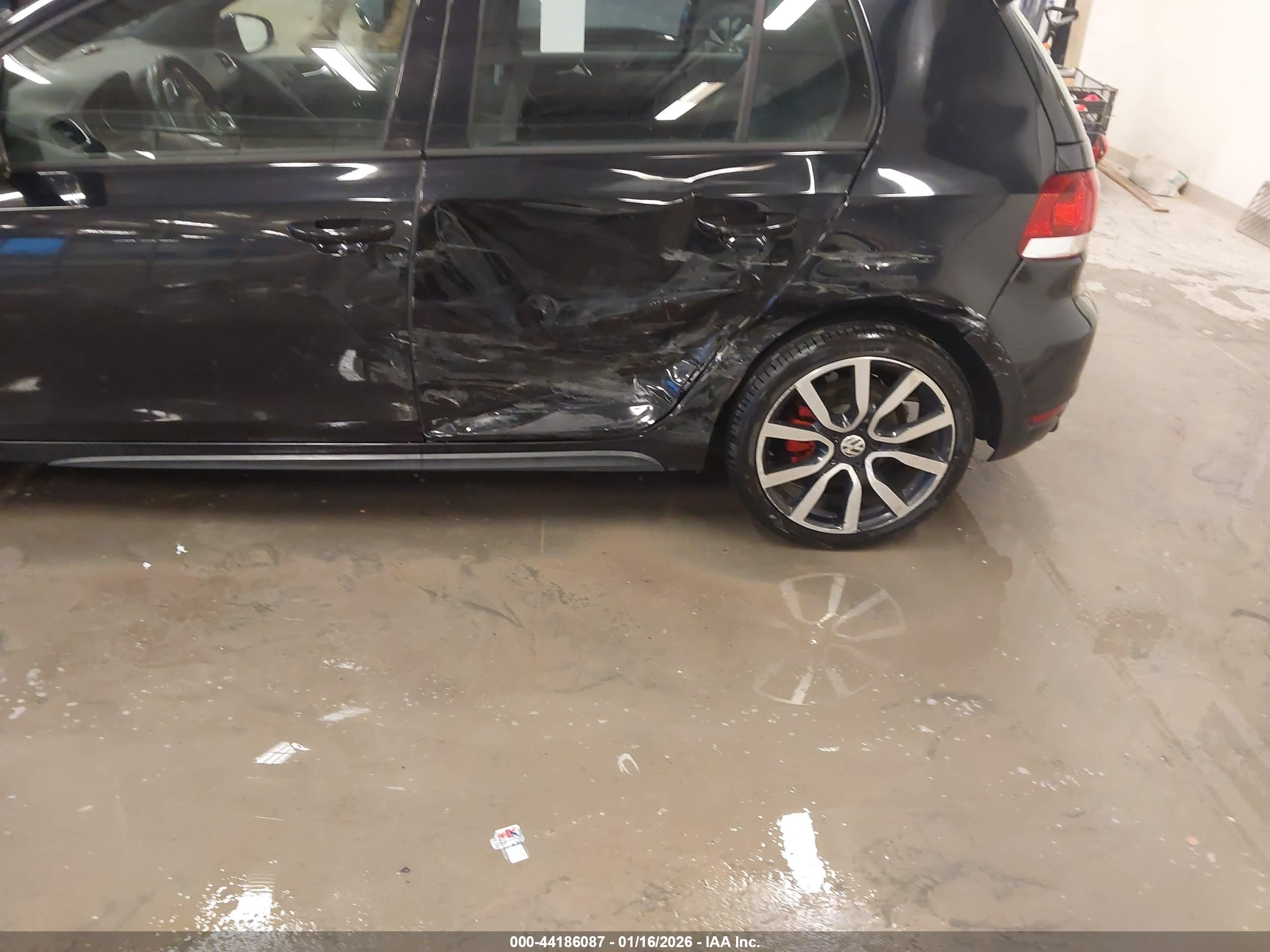 VOLKSWAGEN GTI image 6