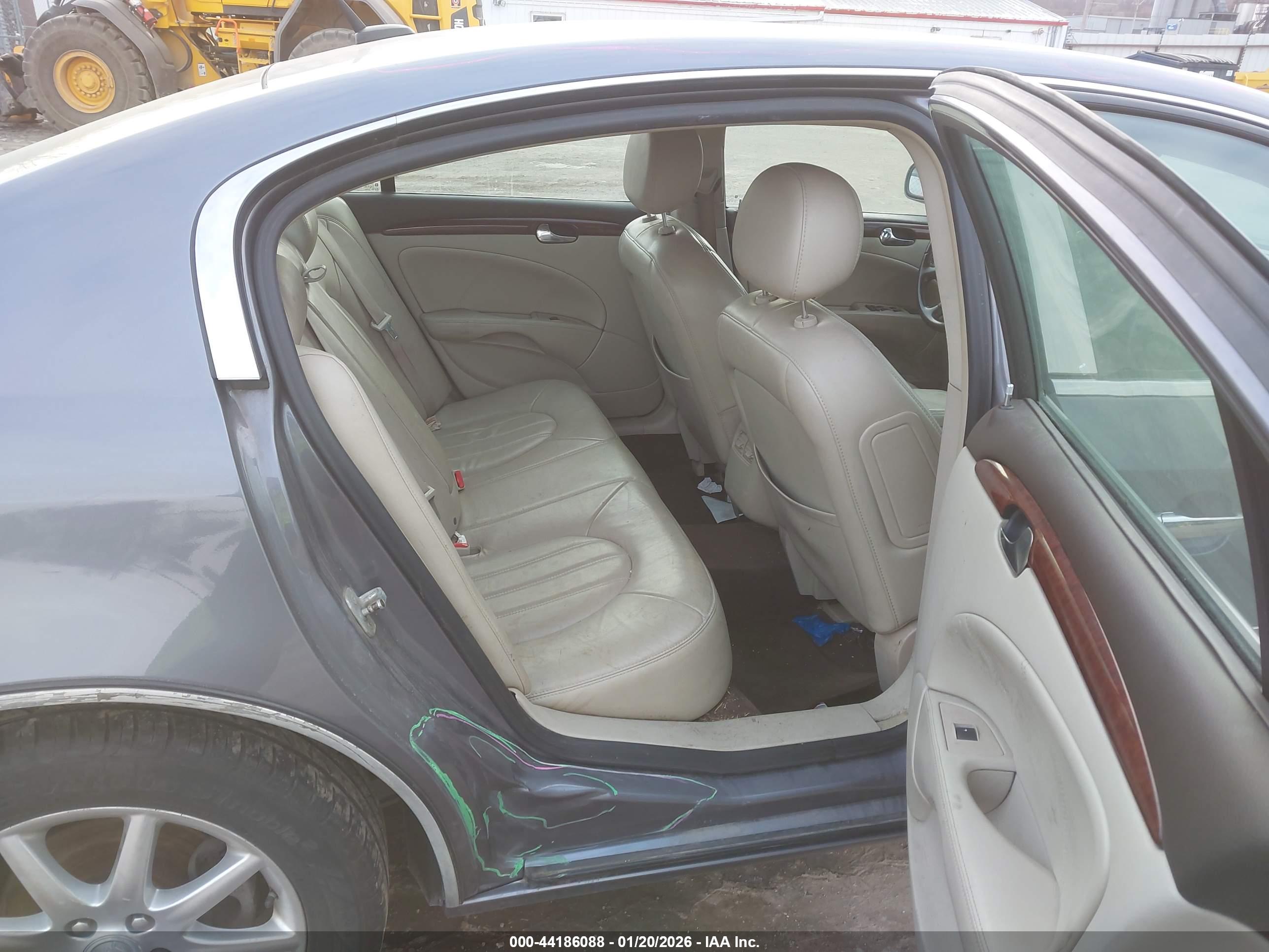 BUICK LUCERNE image 8
