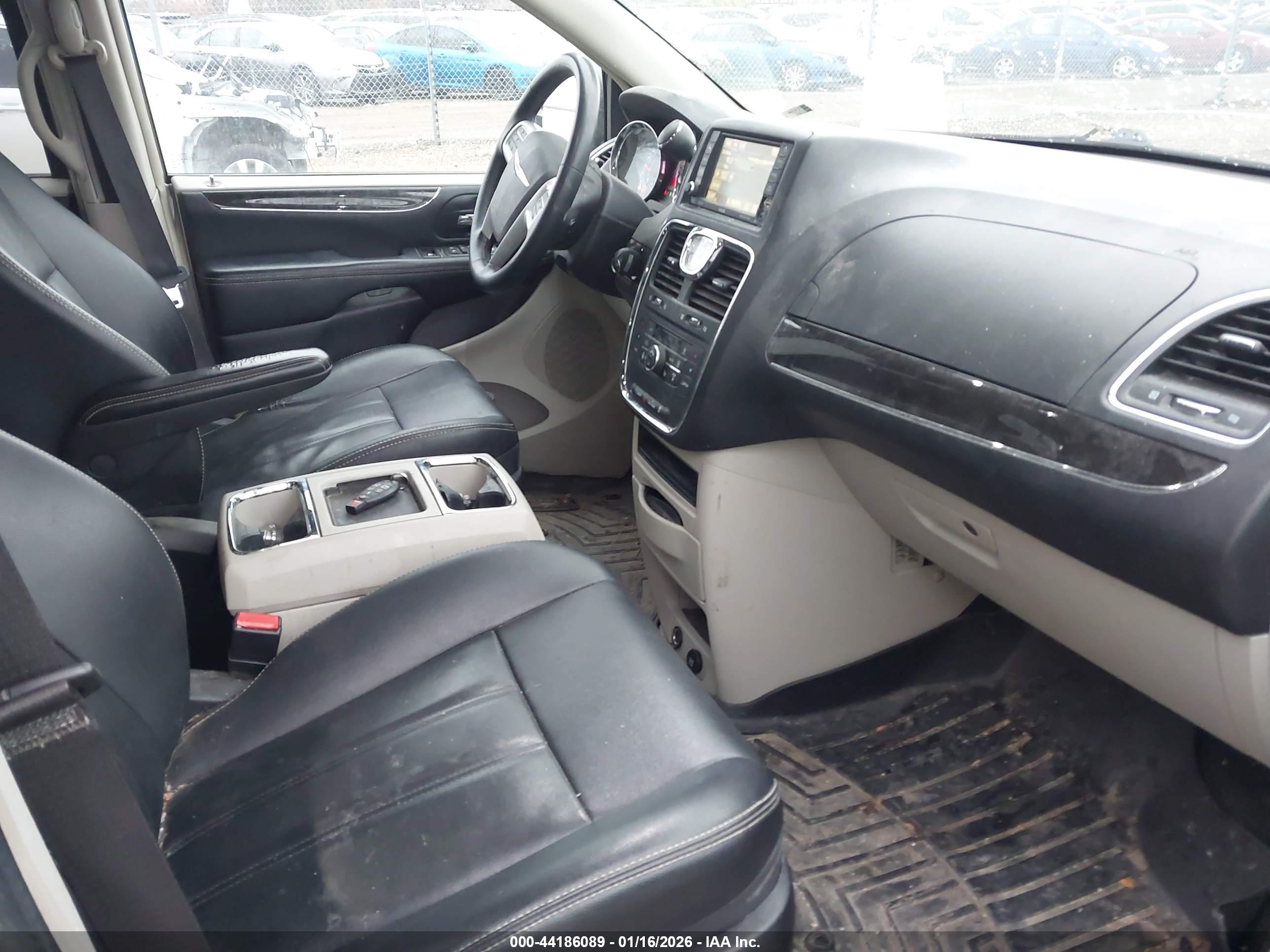 CHRYSLER TOWN image 5