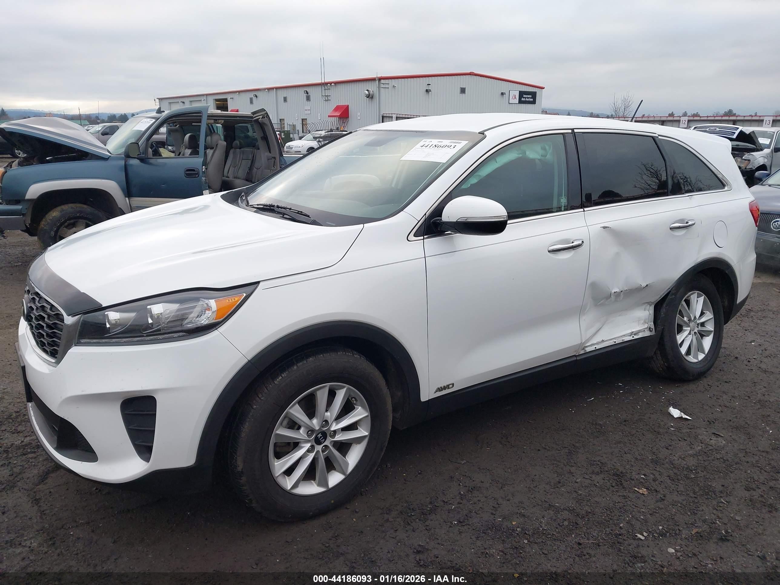 KIA SORENTO image 2