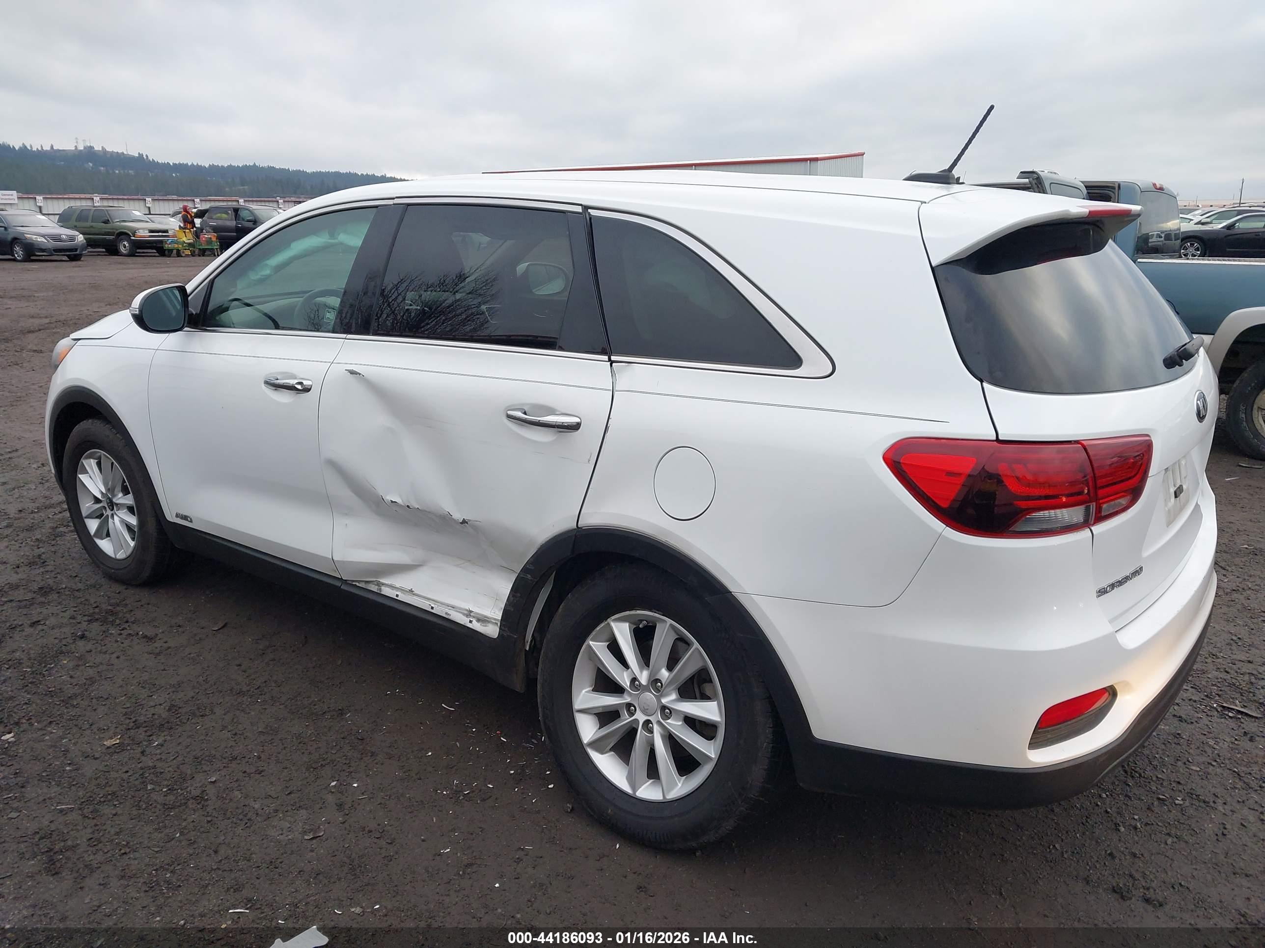 KIA SORENTO image 3