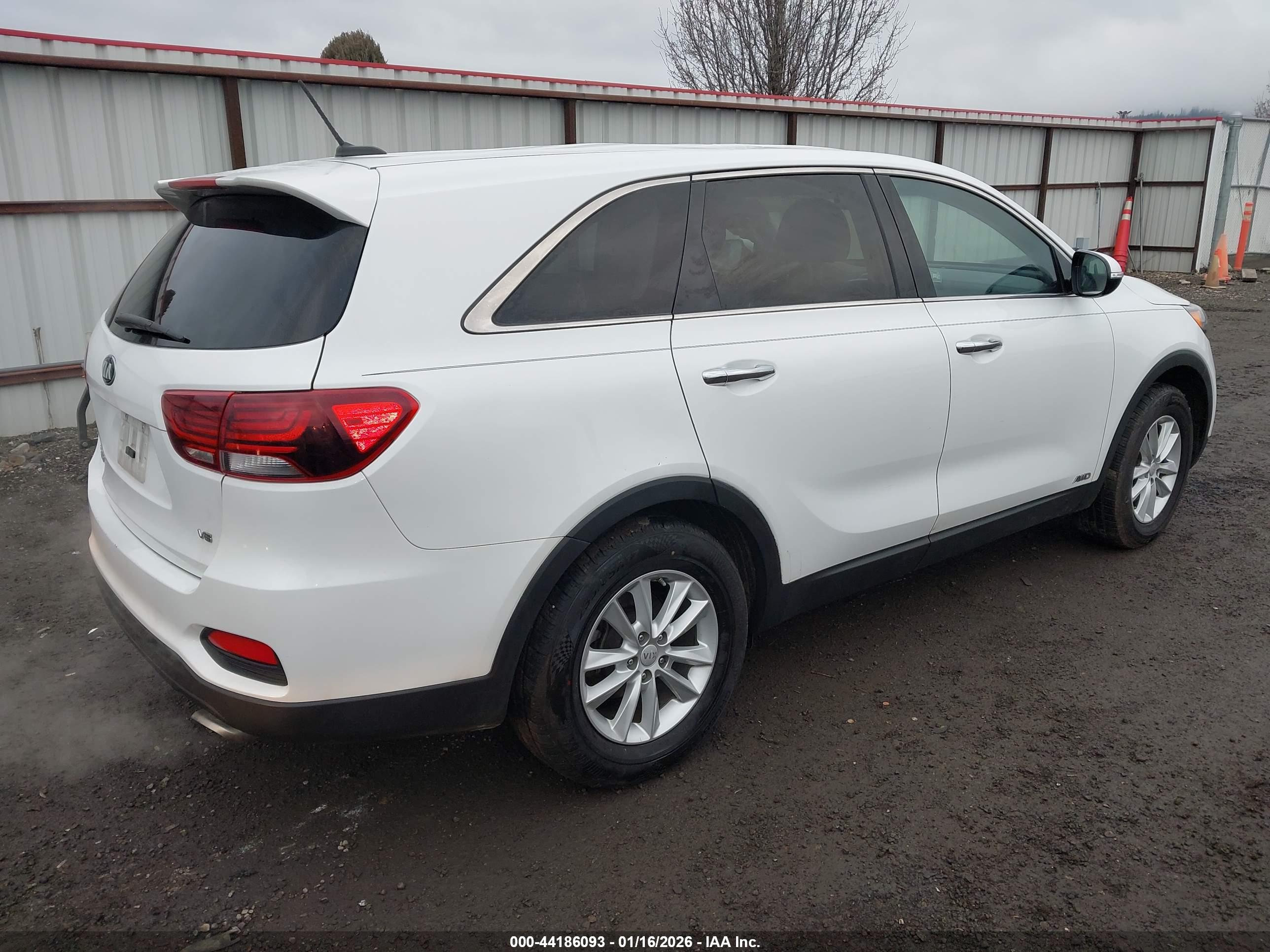 KIA SORENTO image 4