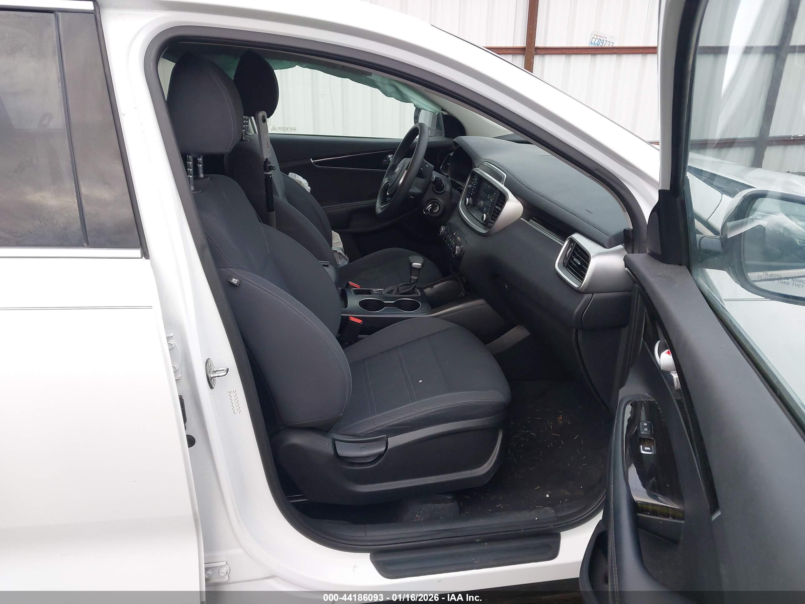 KIA SORENTO image 5