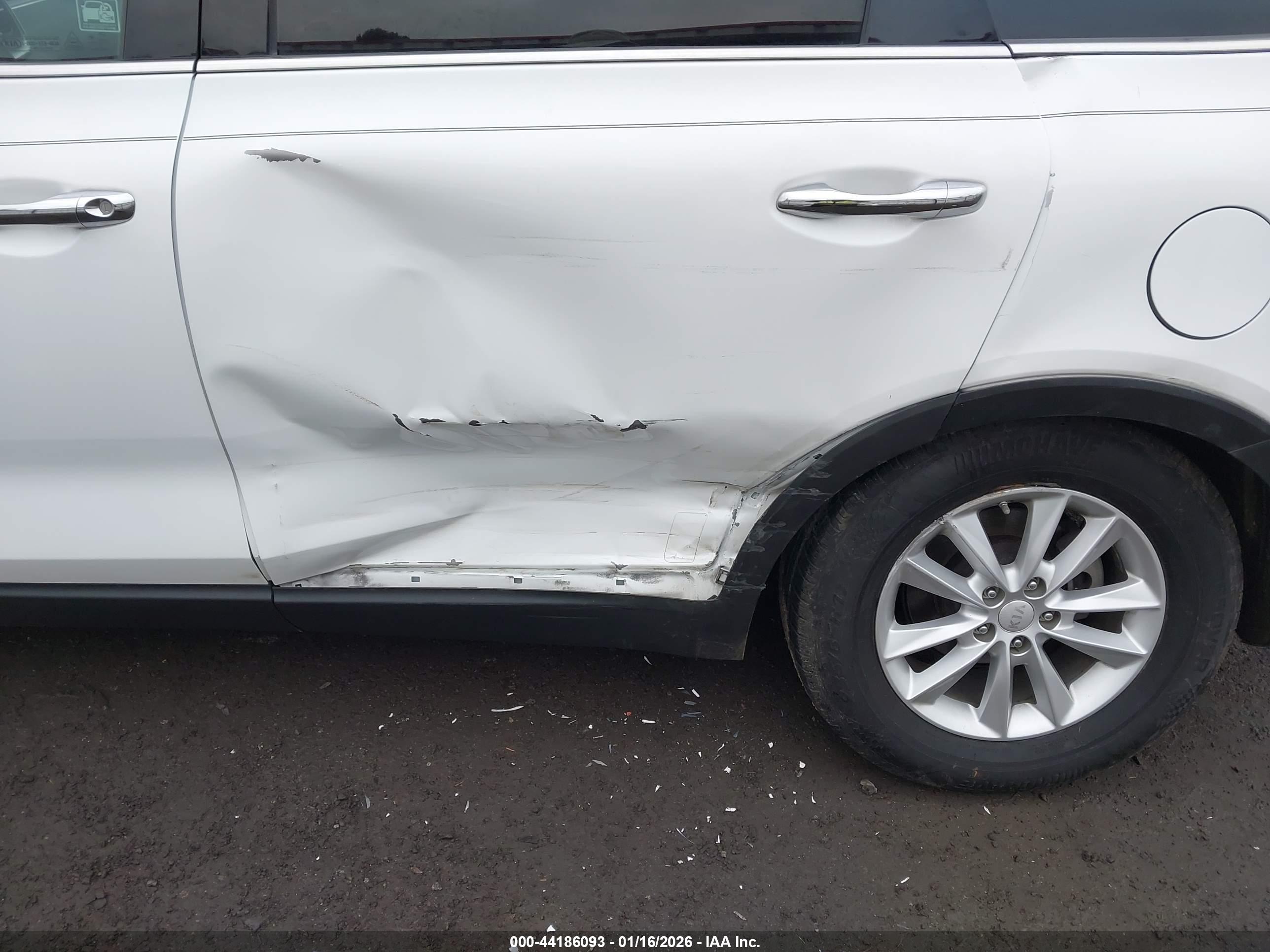 KIA SORENTO image 6
