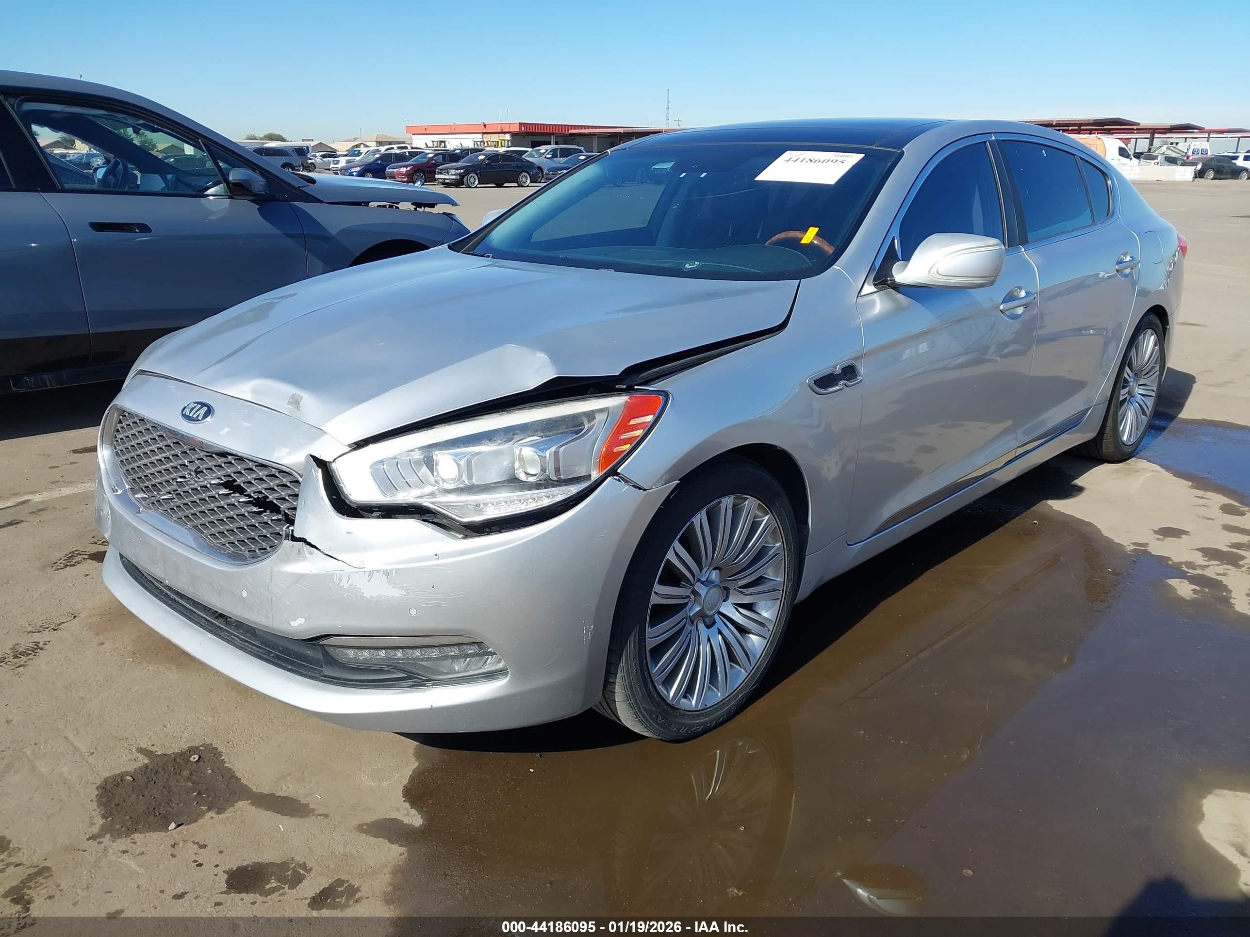 KIA K900 image 2