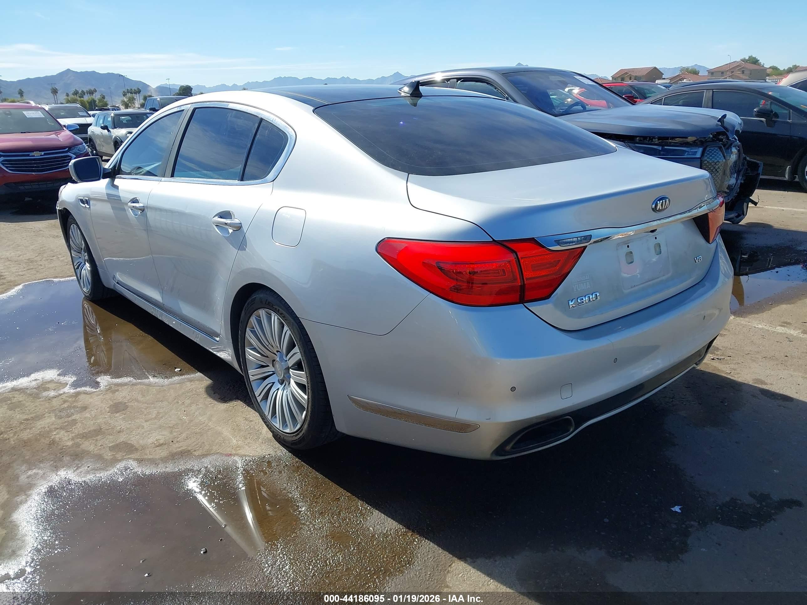 KIA K900 image 3
