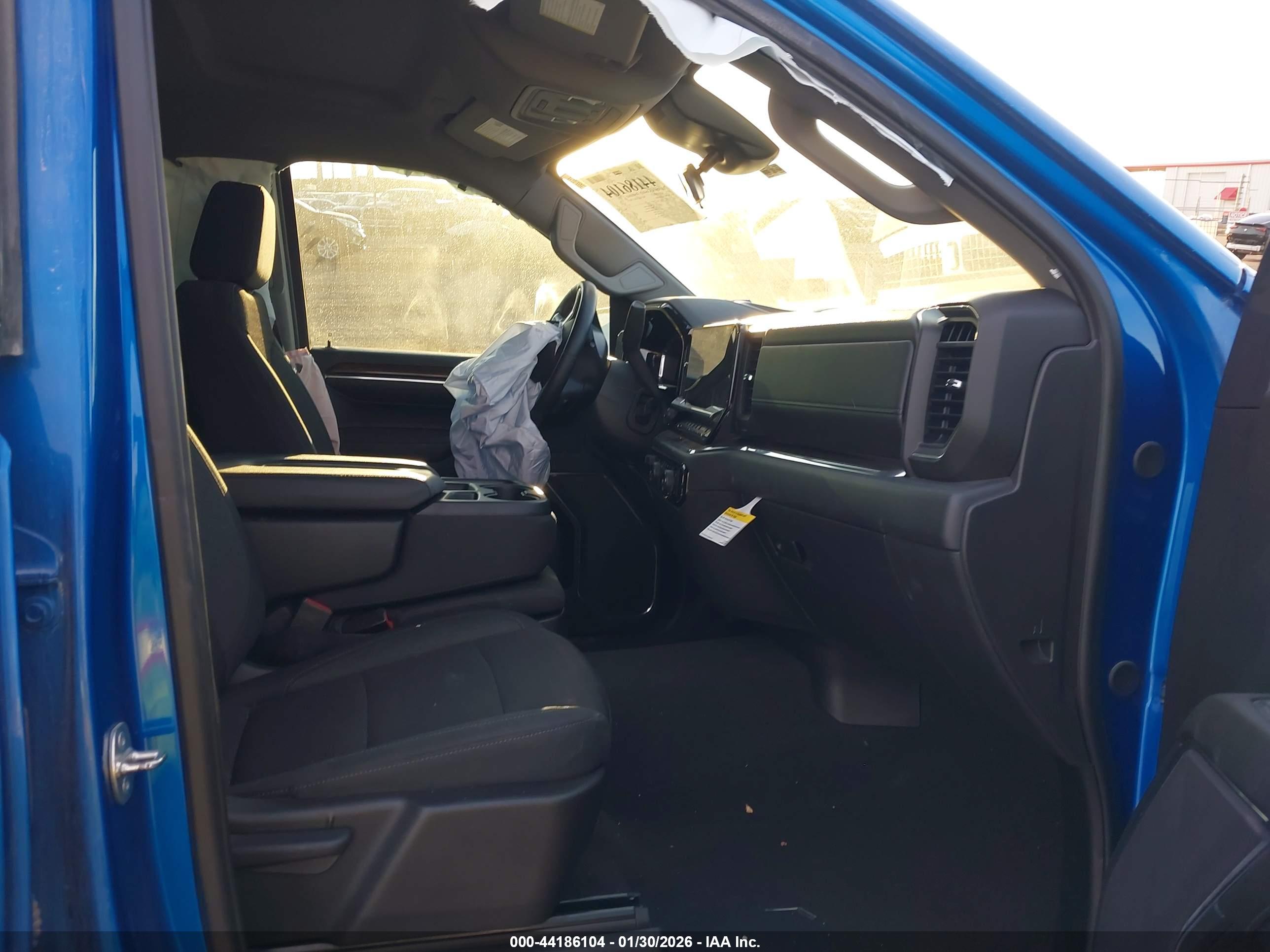 CHEVROLET SILVERADO image 5
