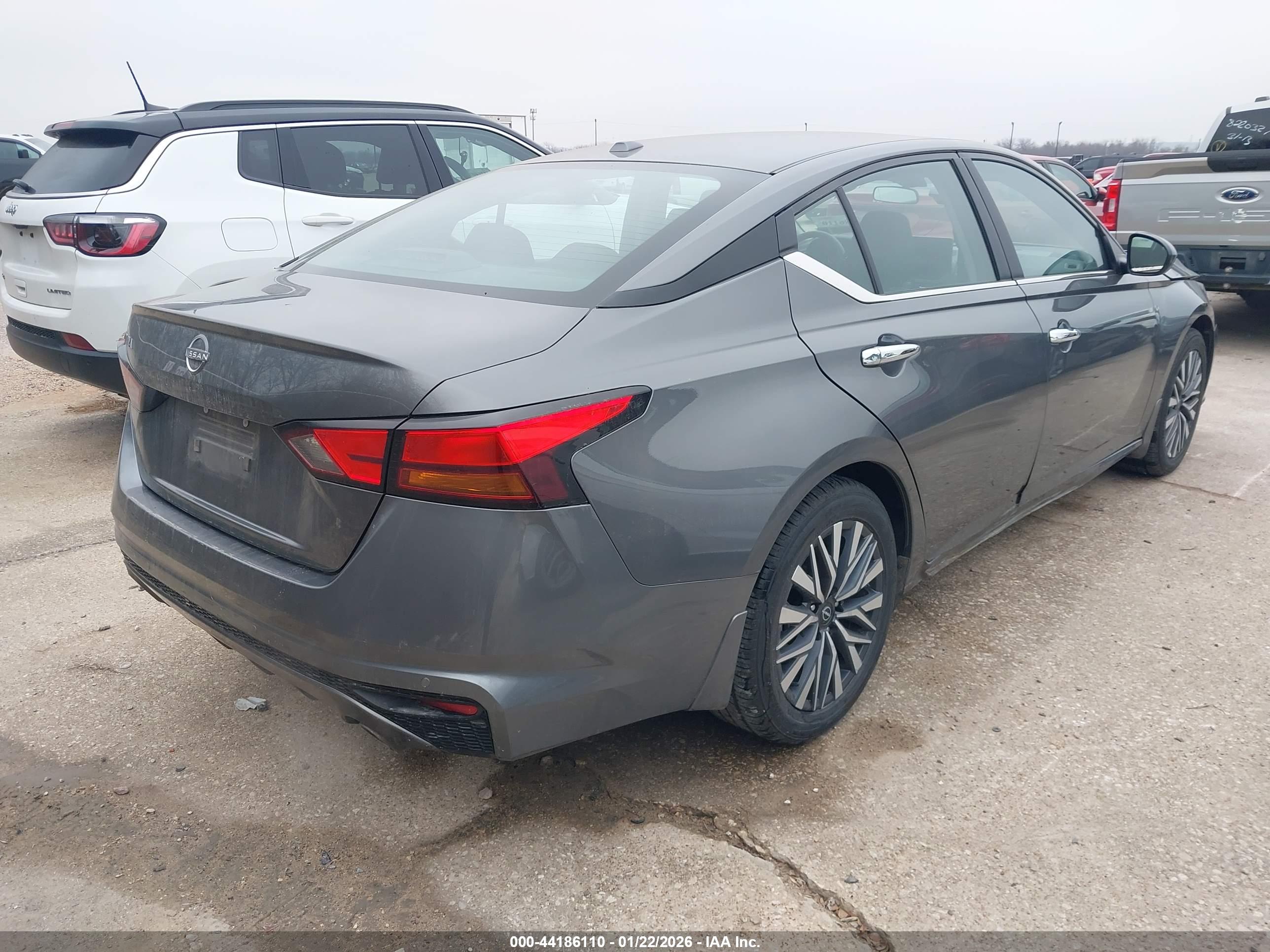 NISSAN ALTIMA image 4