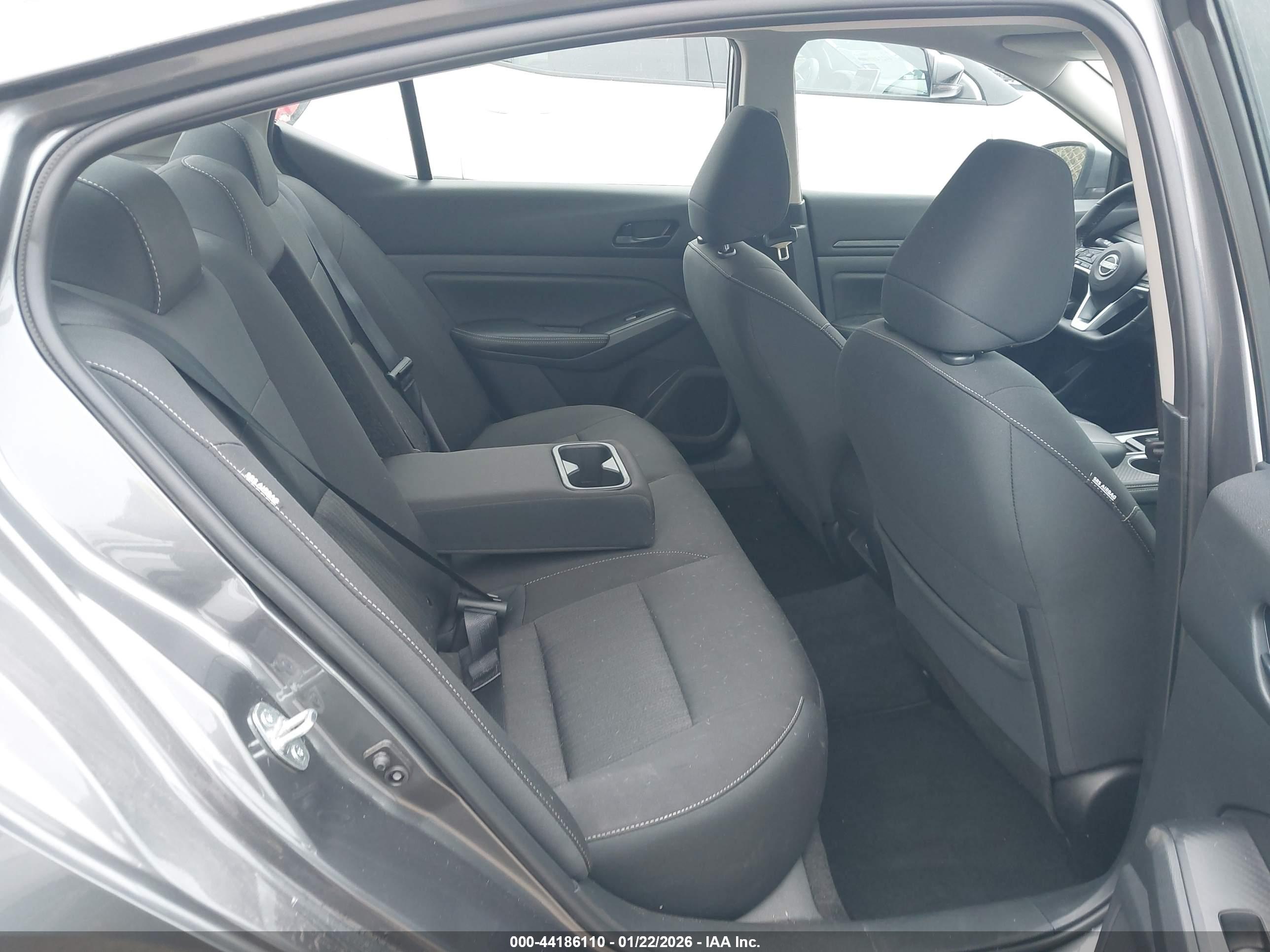 NISSAN ALTIMA image 8