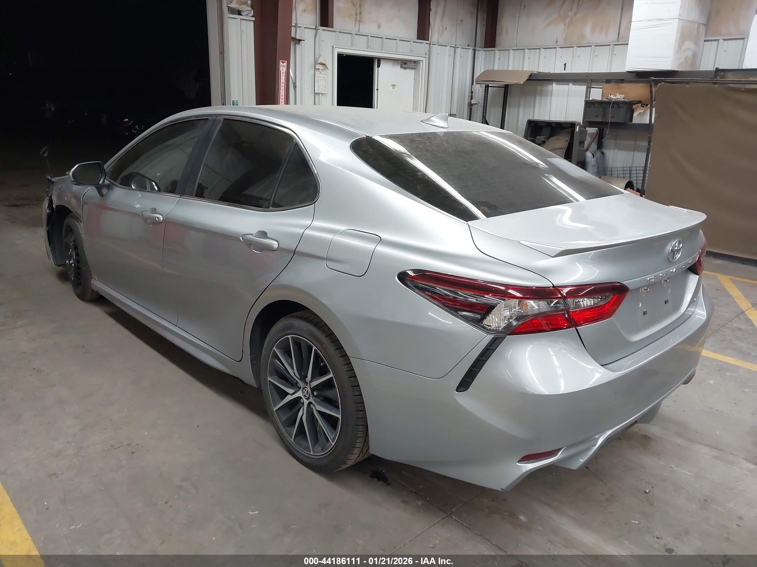 TOYOTA CAMRY image 3