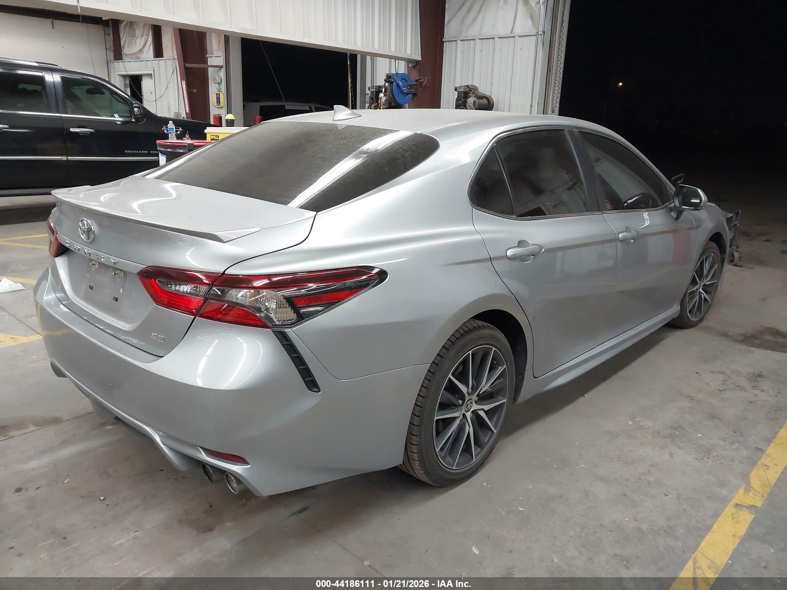 TOYOTA CAMRY image 4