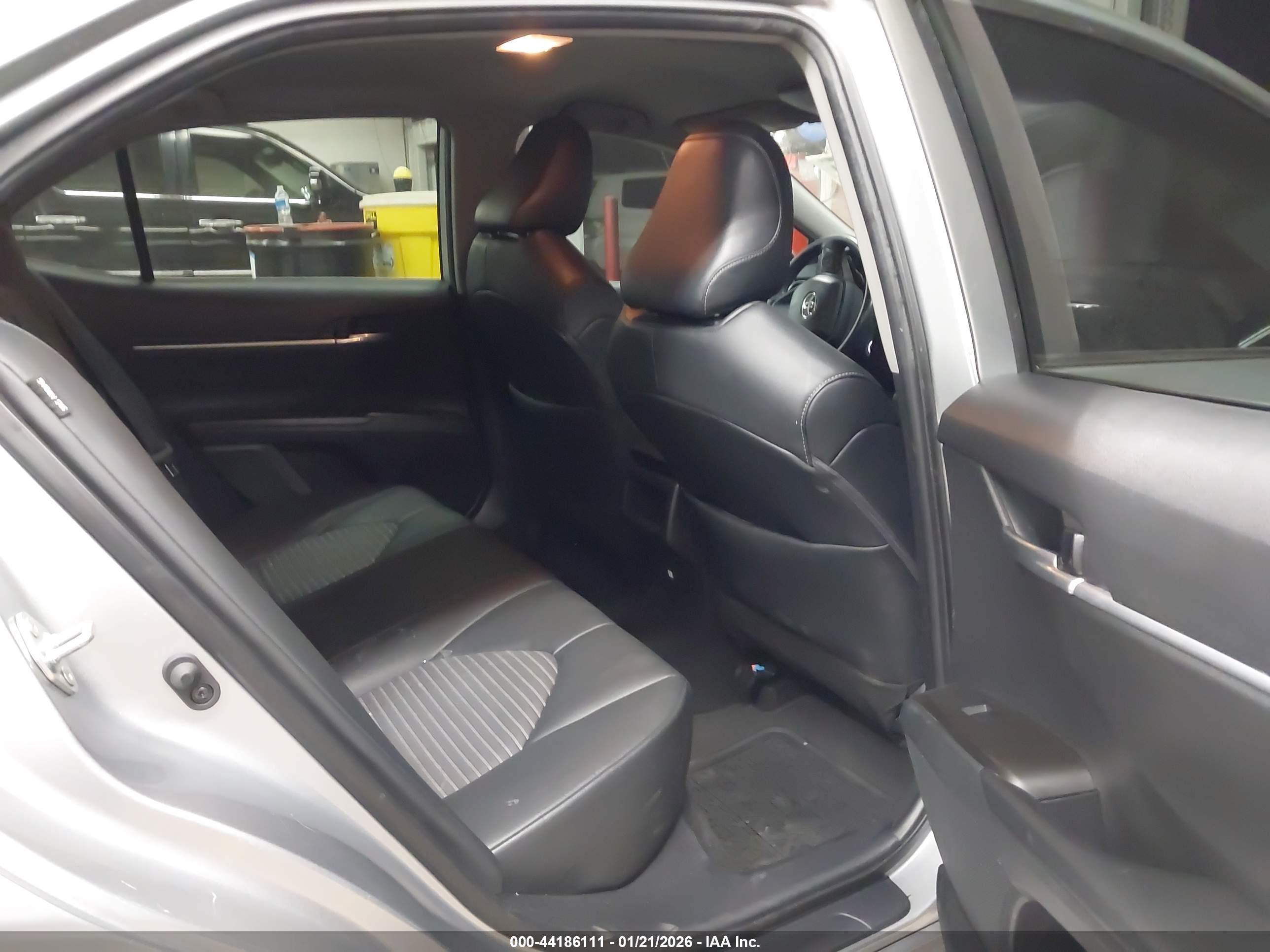TOYOTA CAMRY image 8