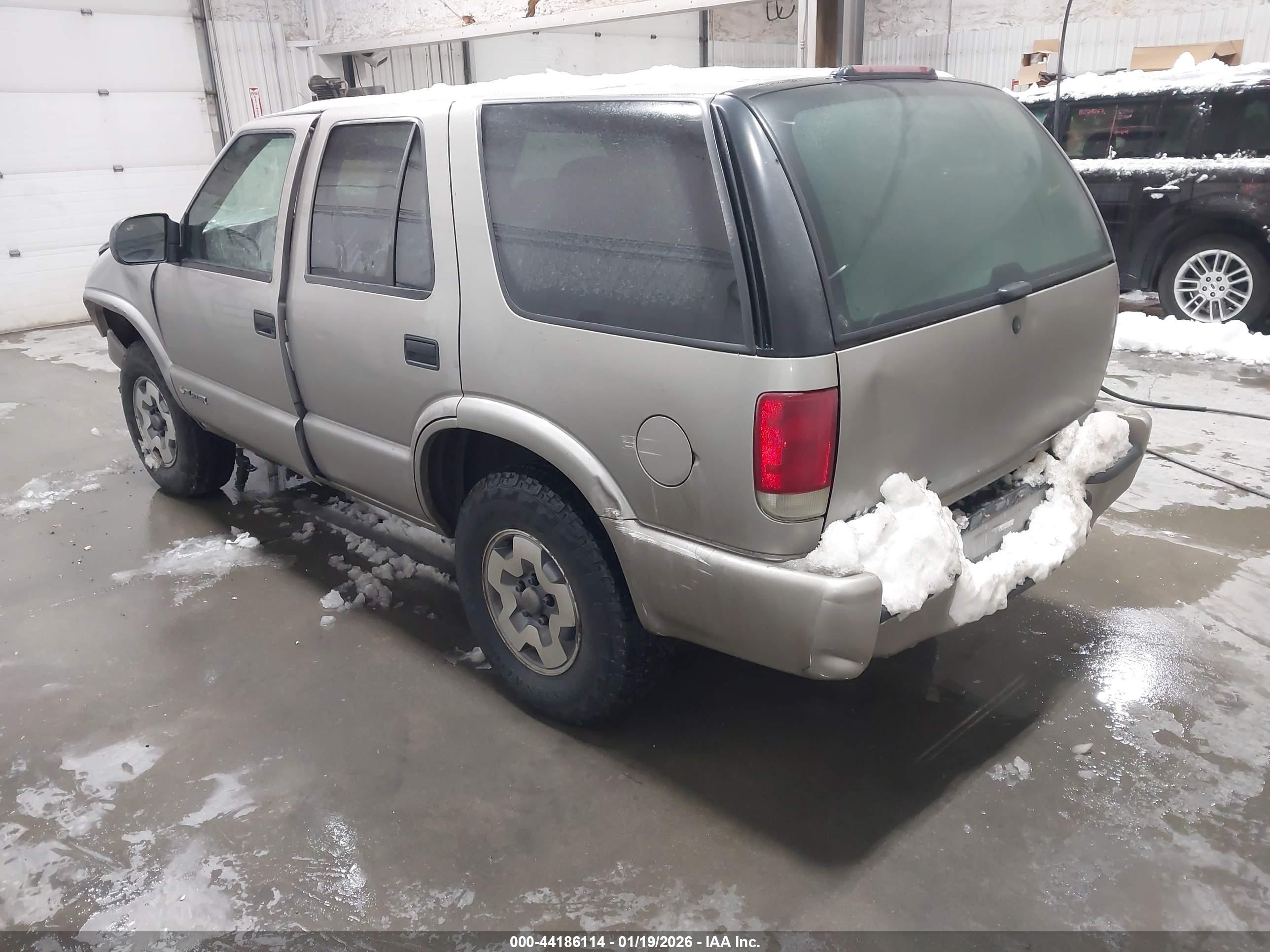 CHEVROLET BLAZER image 3