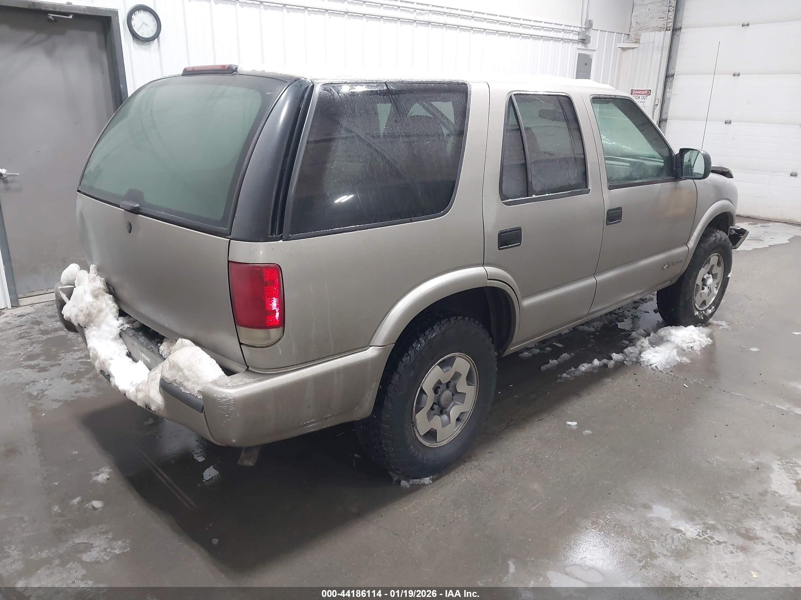 CHEVROLET BLAZER image 4