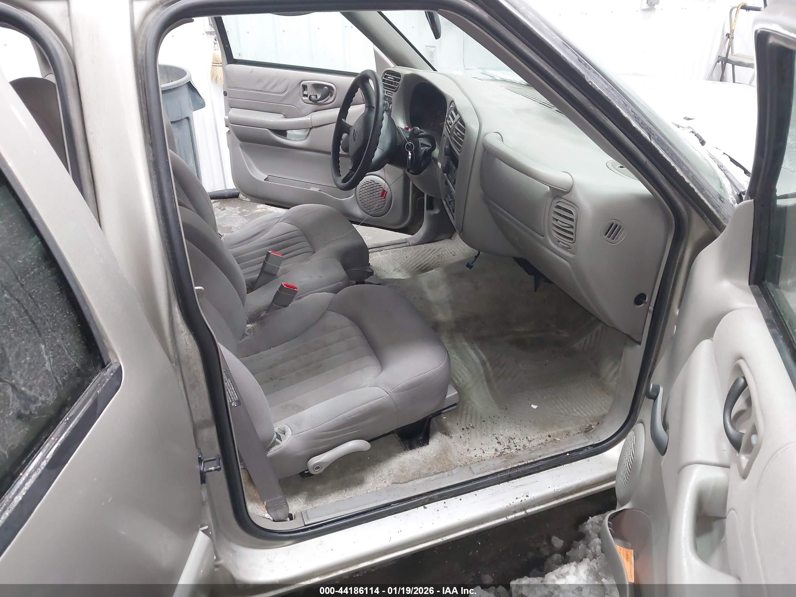 CHEVROLET BLAZER image 5