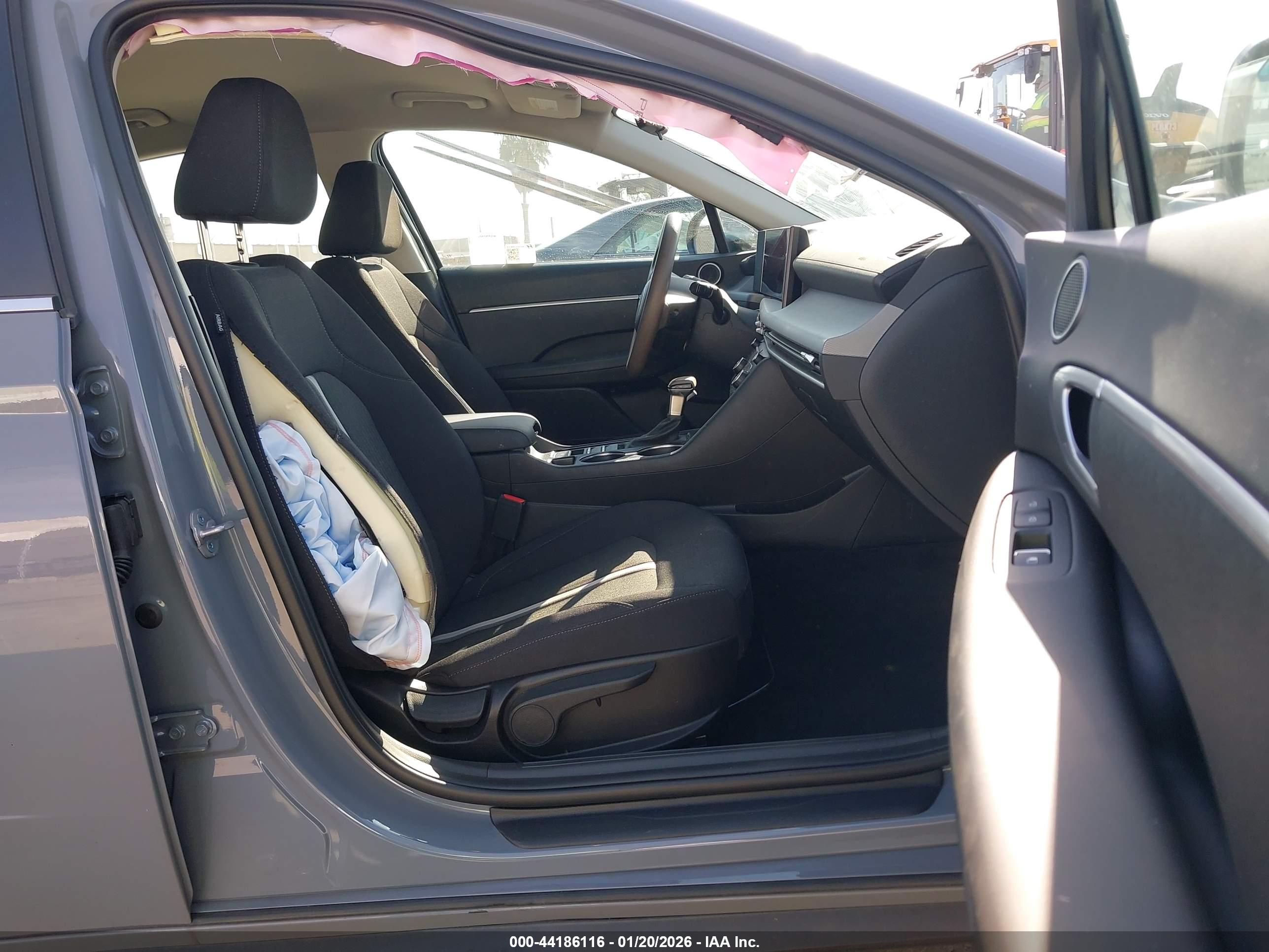 HYUNDAI SONATA image 5
