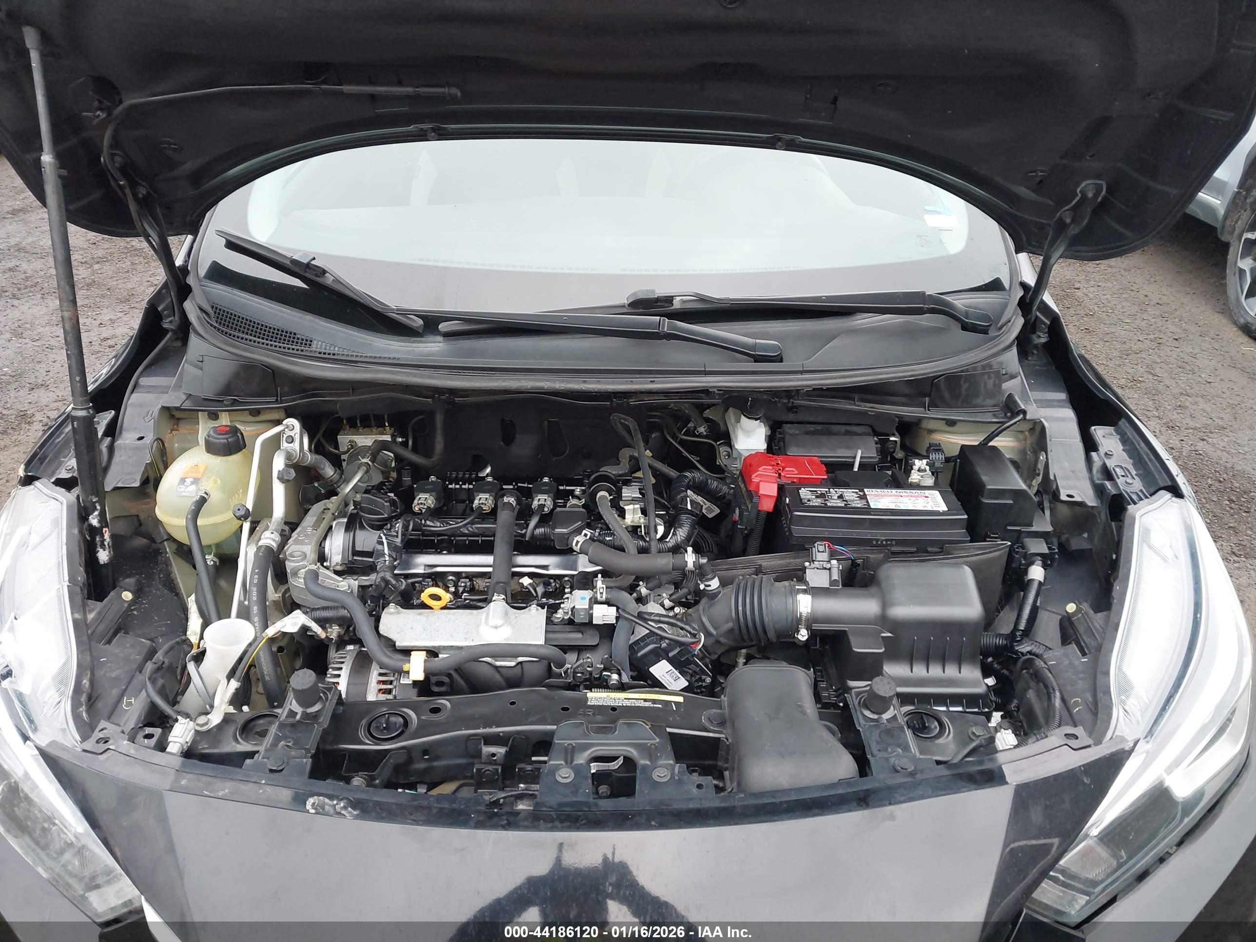 NISSAN VERSA image 10